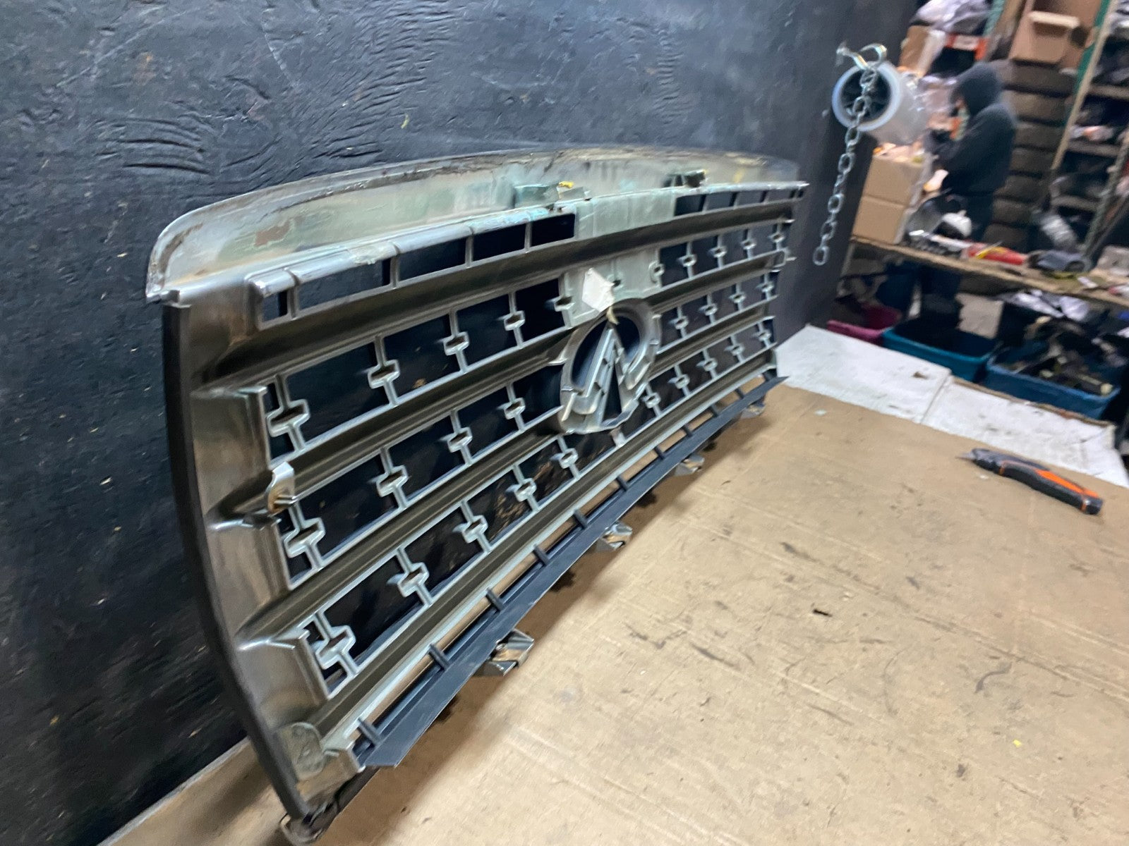 2008 to 2010 Infiniti QX56 Front Upper Chrome Grill Grille T4125 DG8
