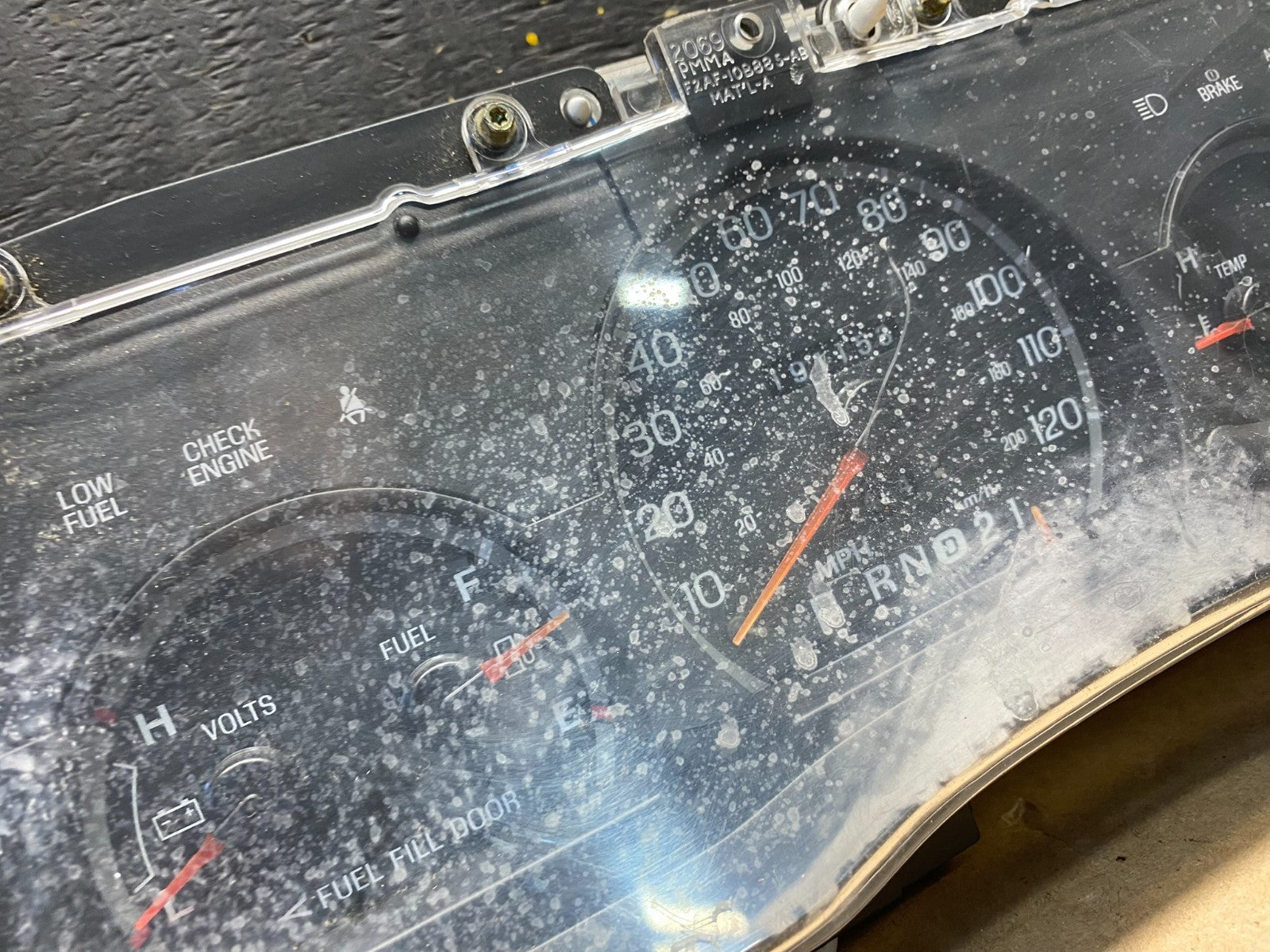 1998 to 2005 Mercury Marquis Speedometer Cluster Gauge Oem R8824 DG3
