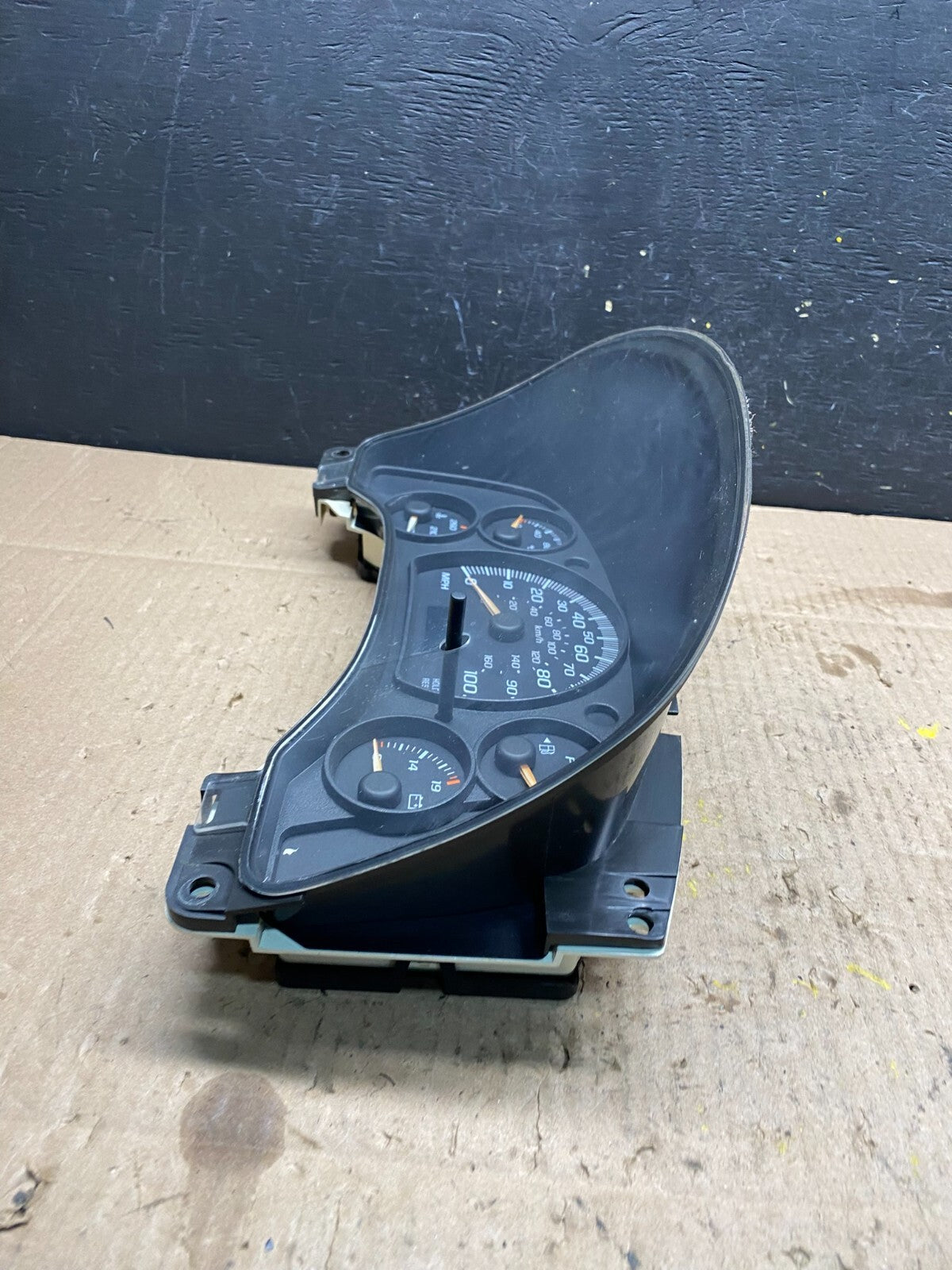 2004 to 2007 Chevrolet Express Speedometer Cluster Gauge M7932 PS2