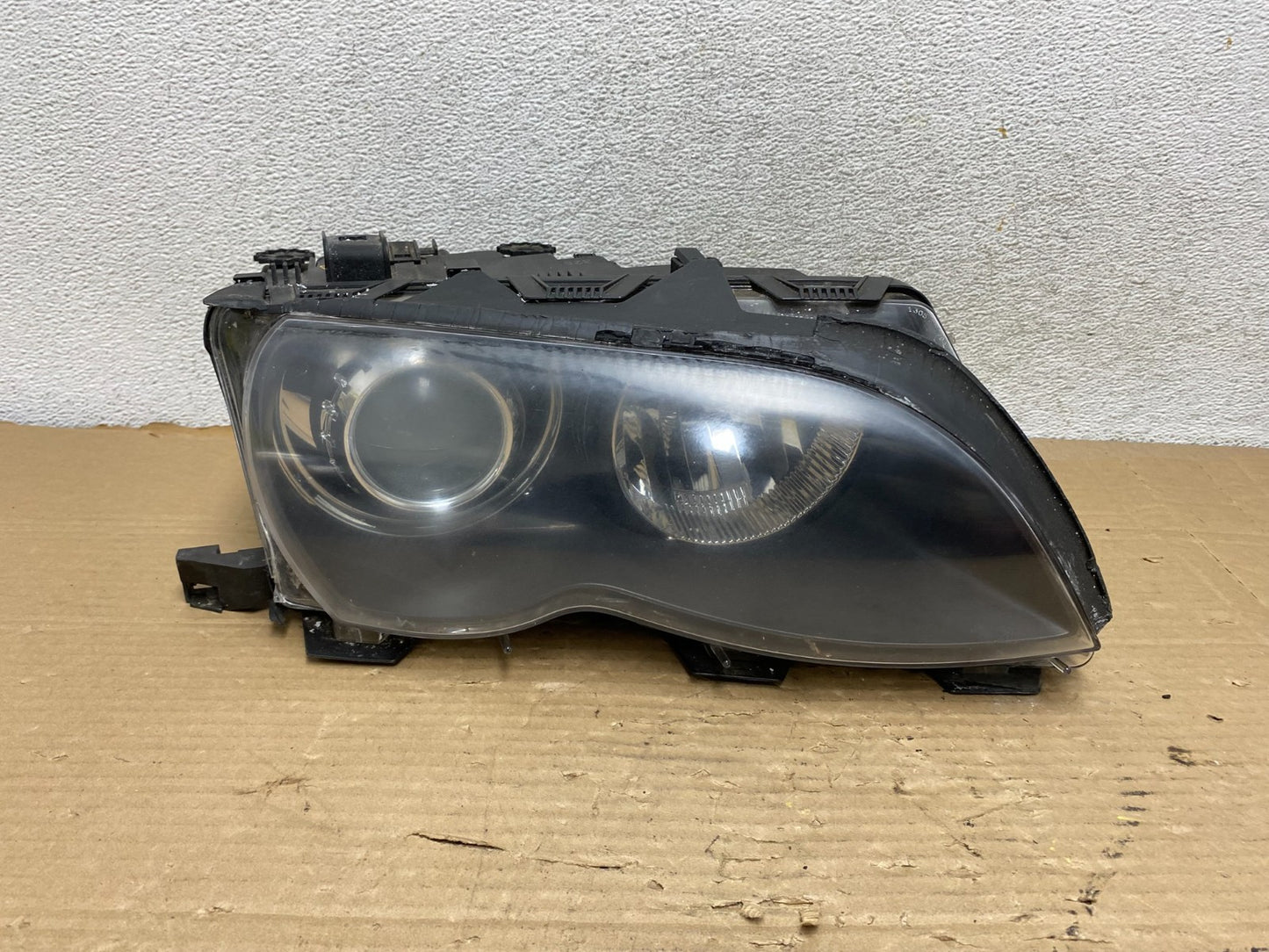 2002 - 2005 BMW 3 E46 Sedan Right Passenger RH Xenon HID Headlight AG9050 DW0