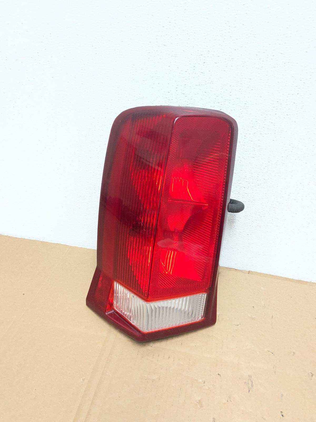 2002 to 2006 Cadillac Escalade Left Driver Side Tail Light OEM AB6807 DW0