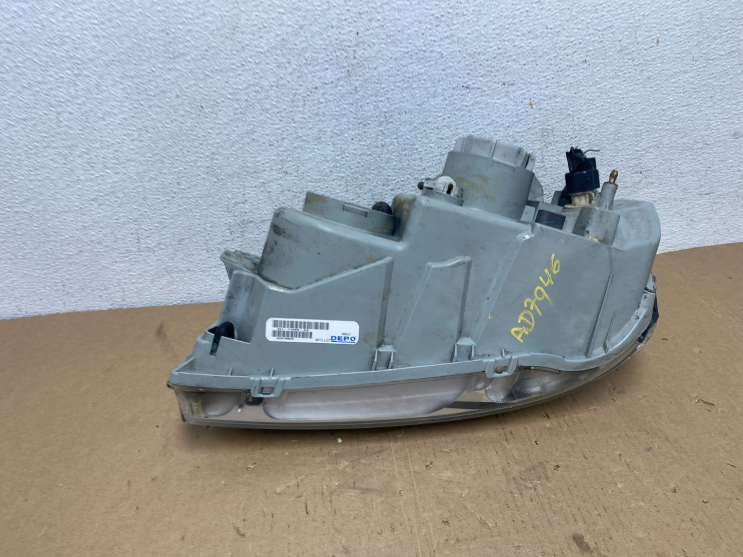 2004 2005 Hyundai XG350 XG Right Passenger RH Headlight Halogen AD7946 DW7