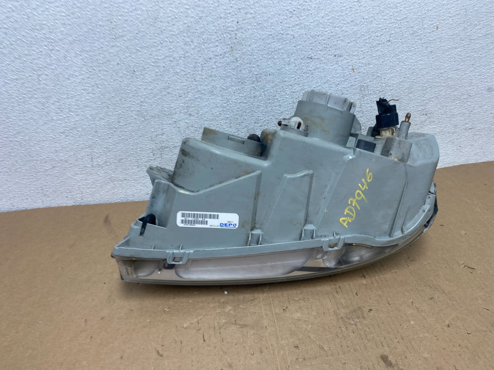 2004 2005 Hyundai XG350 XG Right Passenger RH Headlight Halogen AD7946 DW7