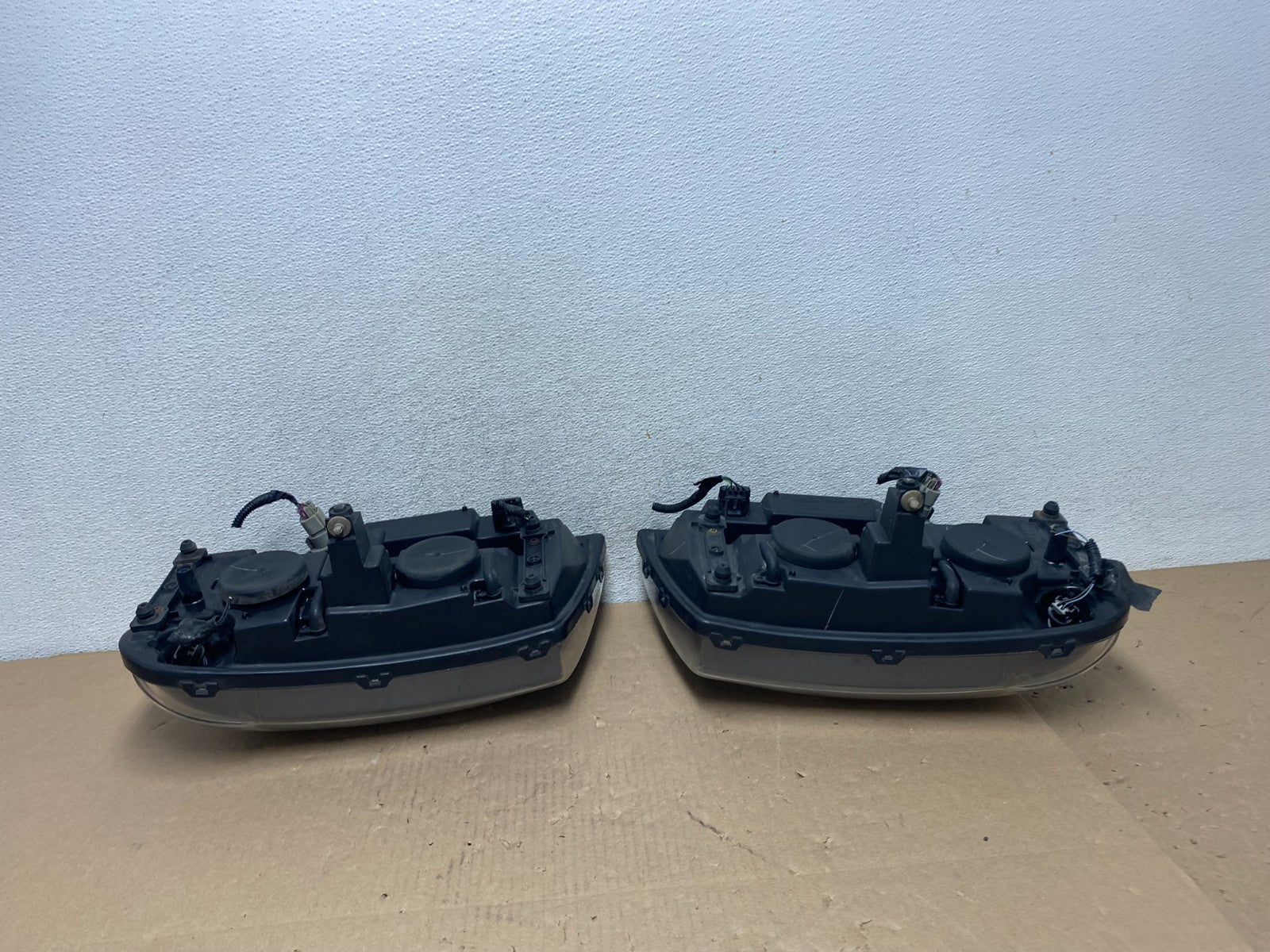 2006 - 2009 Chevrolet Trailblazer Left+Right Headlights Flush Half Bar AG5778 DW8