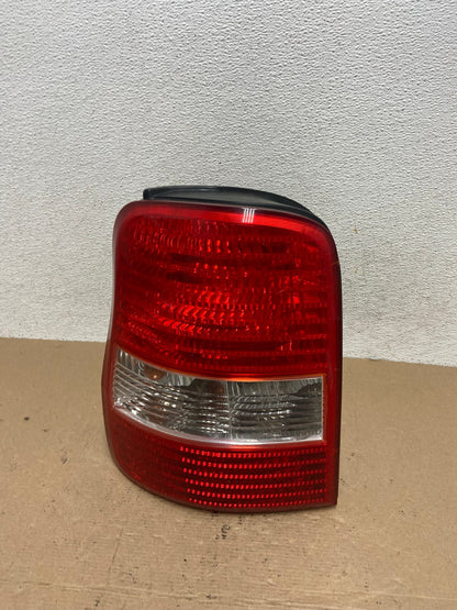 2003 2004 2005 Kia Sedona Left Driver LH Side Tail Light AF4537 LK0