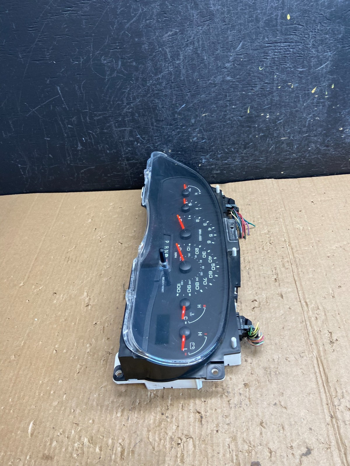 2004 to 2007 Ford E150 E250 E350 Gauge Speedometer Cluster AE4319 DW2