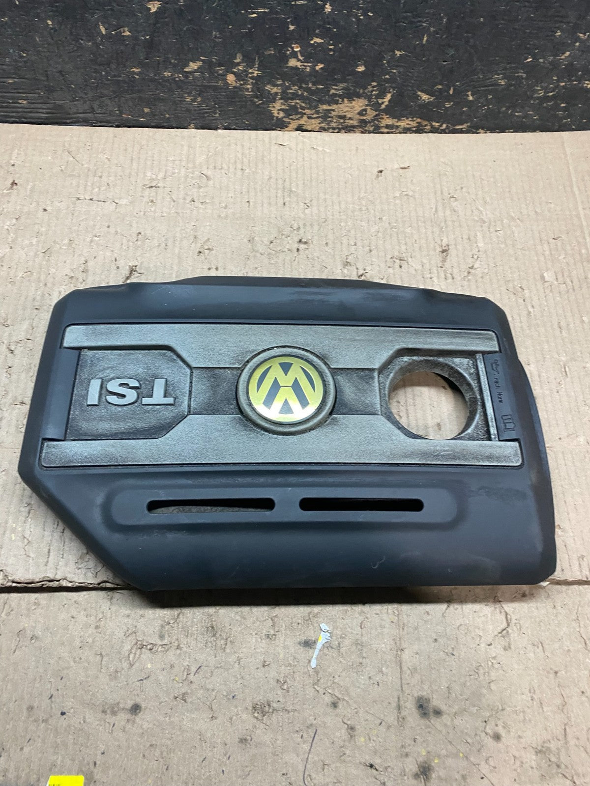 2005-2010 Volkswagen Mk5 2.0 TSI Passat Jetta Engine Cover x8200 DG1
