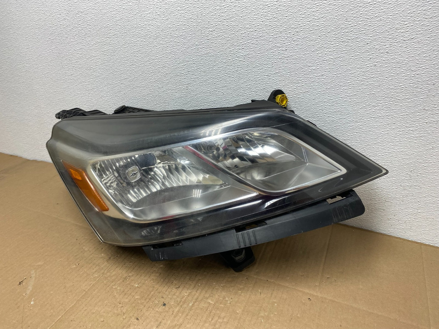 2013-2017 Chevrolet Traverse Right Passenger Side Halogen Headlight AB8182 DW1