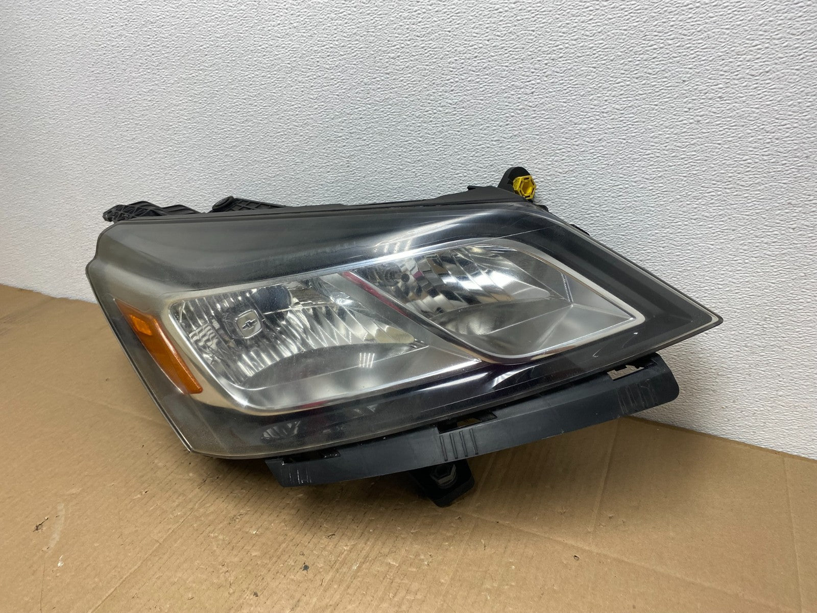 2013-2017 Chevrolet Traverse Right Passenger Side Halogen Headlight AB8182 DW1