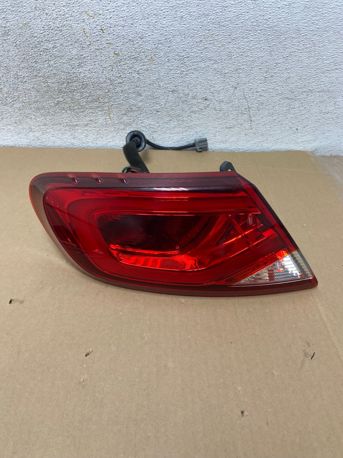 2015 2016 2017 Chrysler 200 Sedan Left Driver LH Side Tail Light AH2562 LK0