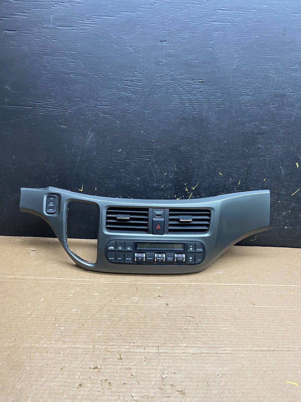2005 to 2010 Honda Odyssey  Radio Climate Control Dash Trim Bezel W1604 DG0