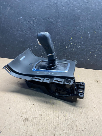2013 to 2019 Lincoln MKT  Automatic Transmission Gear Shifter Selector R8450 DG2