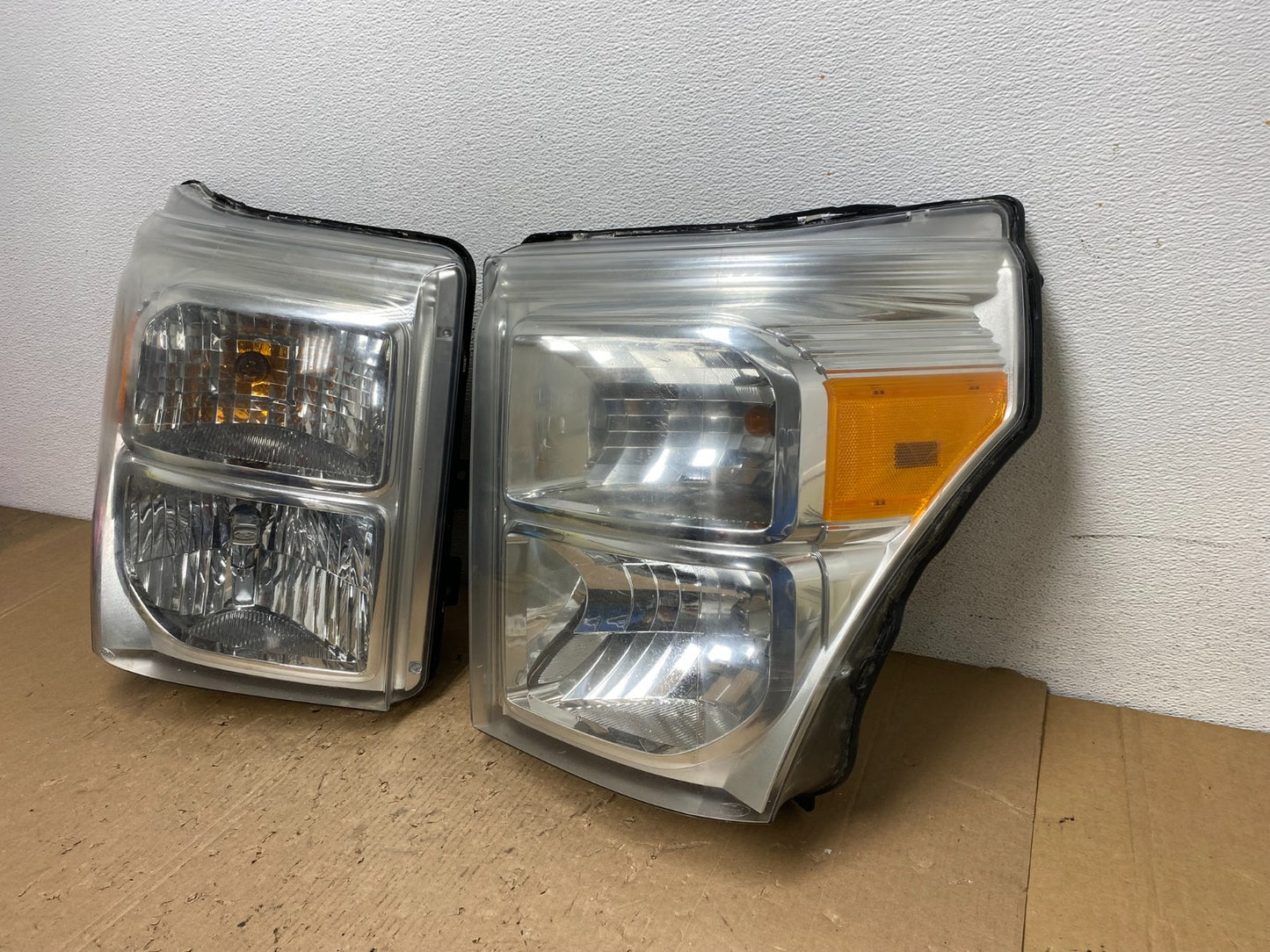 2011 to 2016 Ford F250 Super Duty Left+Right Side Headlights AD8829 DW1