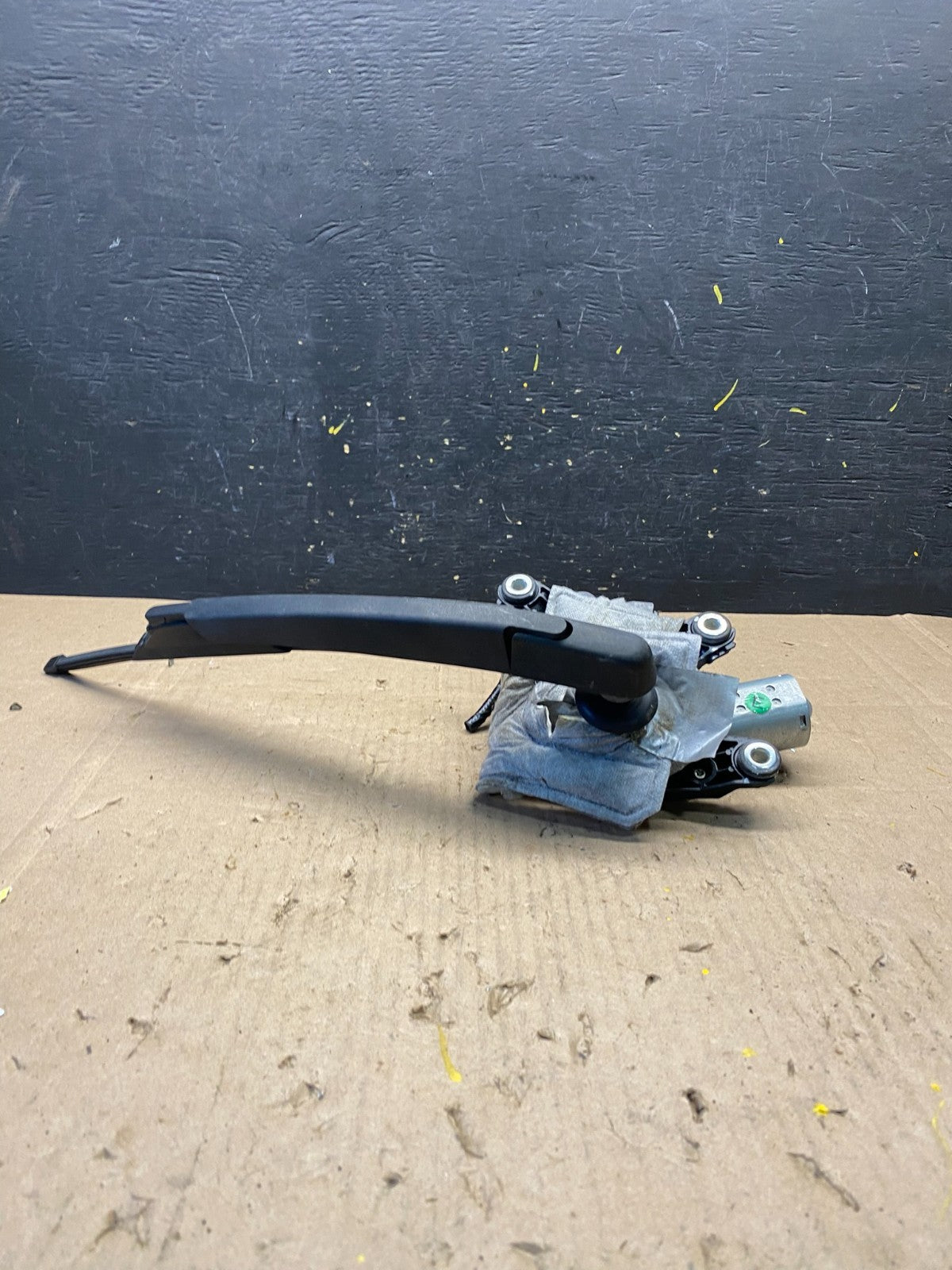 2013-2016 Nissan Pathfinder Back Door Rear Wiper Motor Wiper Blade R8846 DG5