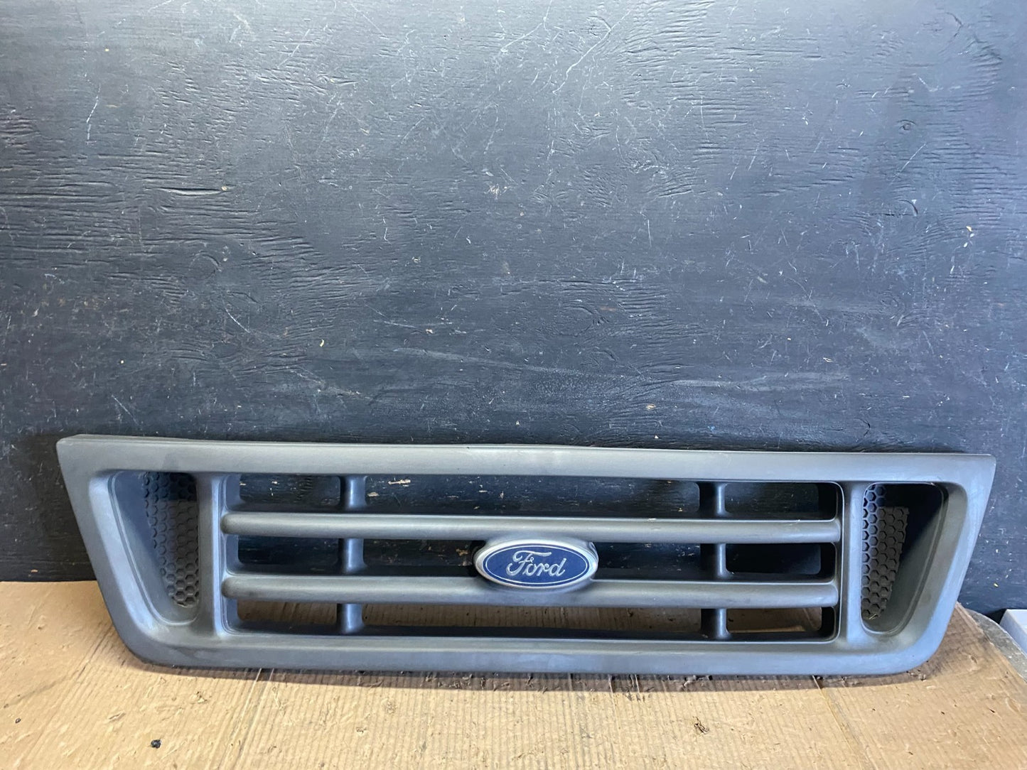 2003 to 2007 Ford Econoline E150 E250 E350 Front Grille Grille OEM s9581 DG0