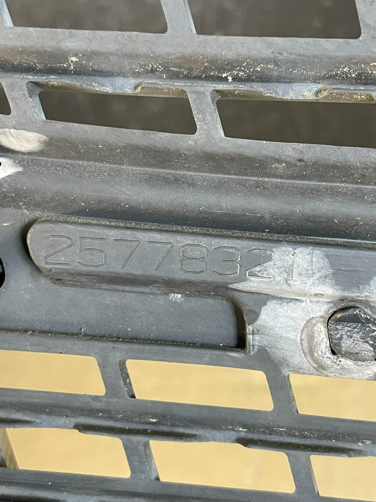 2010 to 2012 Cadillac SRX Front Upper Grille Grill AD5775 DG5