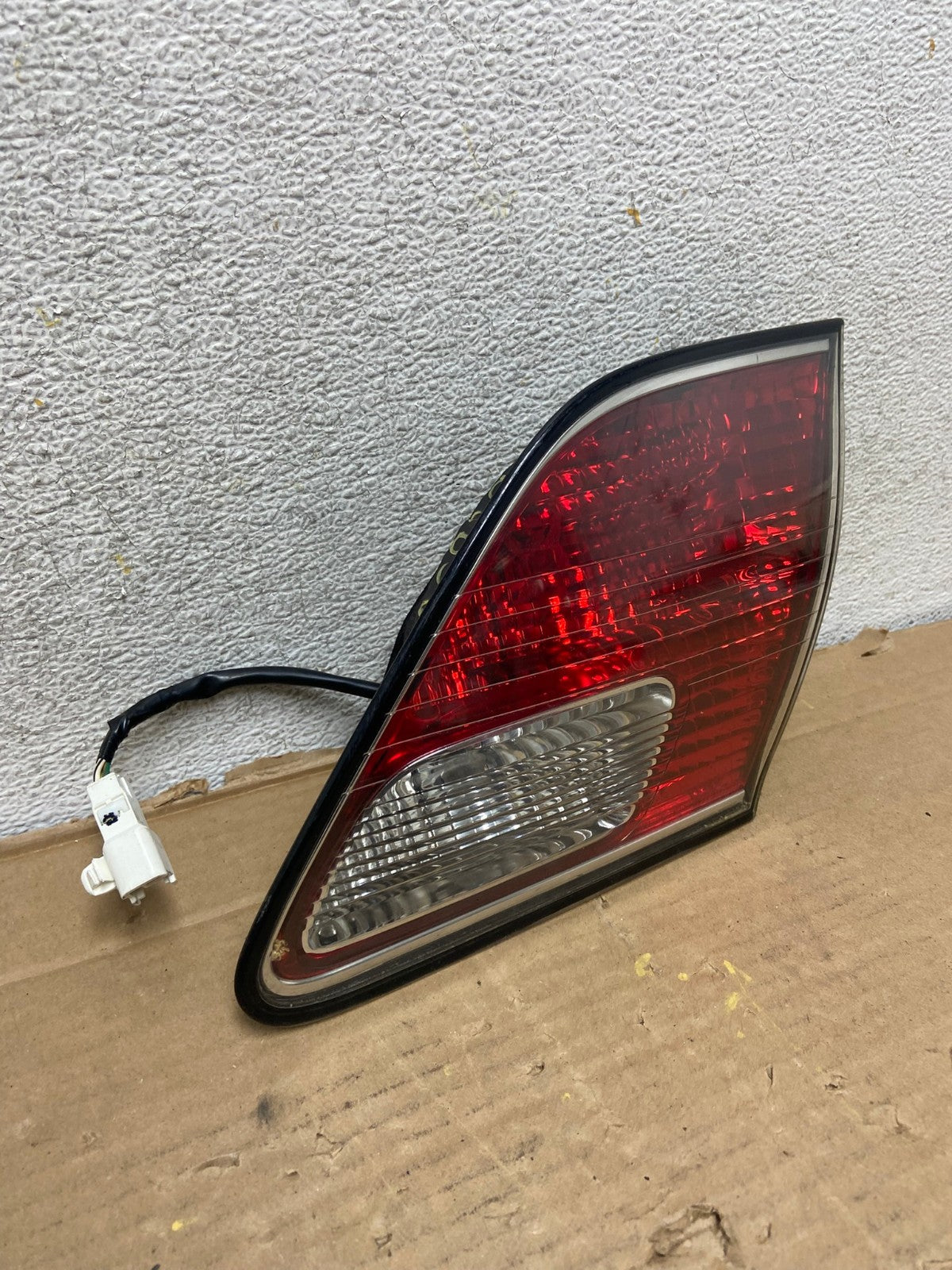 2002 2003 2004 Lexus Es300 Es330 Right Passenger Inner Tail Light AG9293 LK1