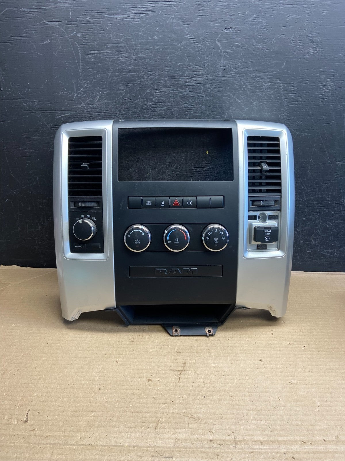 2009 to 2010 Dodge Ram 1500 Center Dash Radio Screen Climate Panel AH3576 DG0