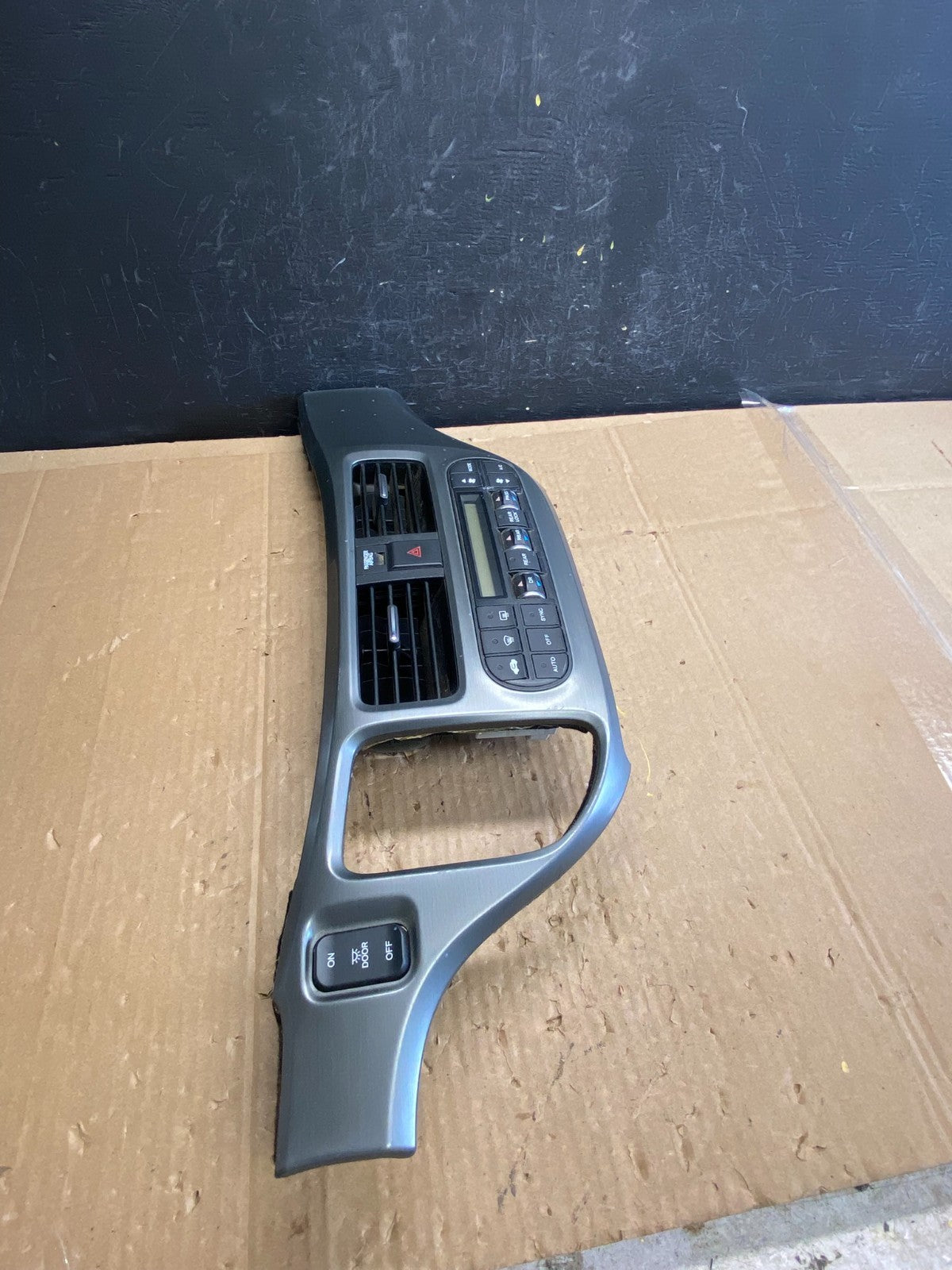 2005 to 2010 Honda Odyssey Radio Climate Control Dash Trim Bezel AD2260 DG1