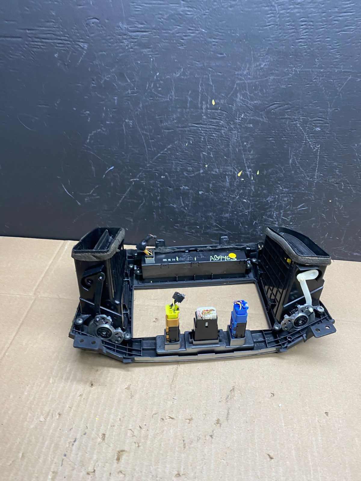 2007 to 2012 Hyundai Santa Fe Center Air Vent A/C Clock Bezel Trim OEM AB9463 DG5