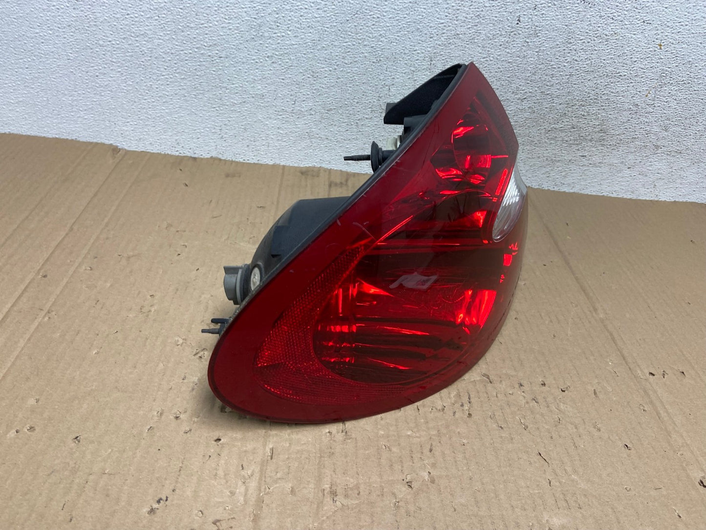 2005 to 2009 Buick Lacrosse Left Driver LH Side Tail Light AE8993 LK2