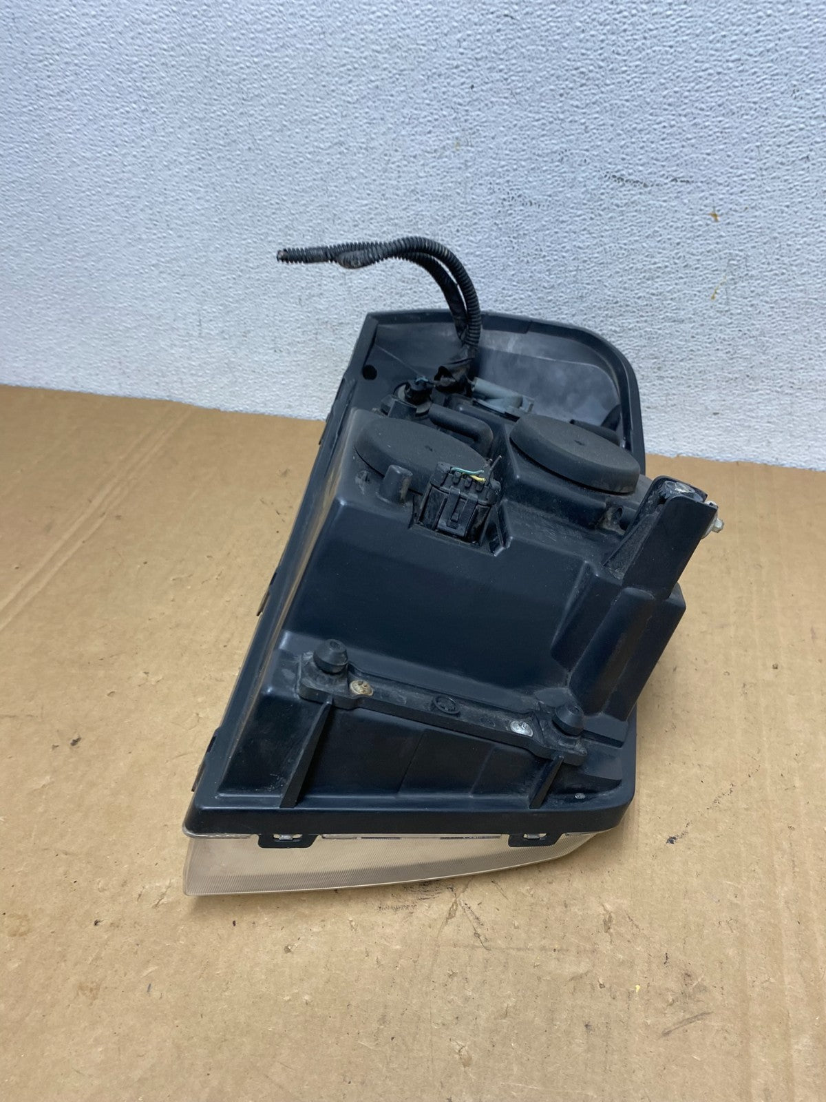 2002 to 2009 Gmc Envoy Left Driver Lh Side Headlight Halogen AD2809 DW6