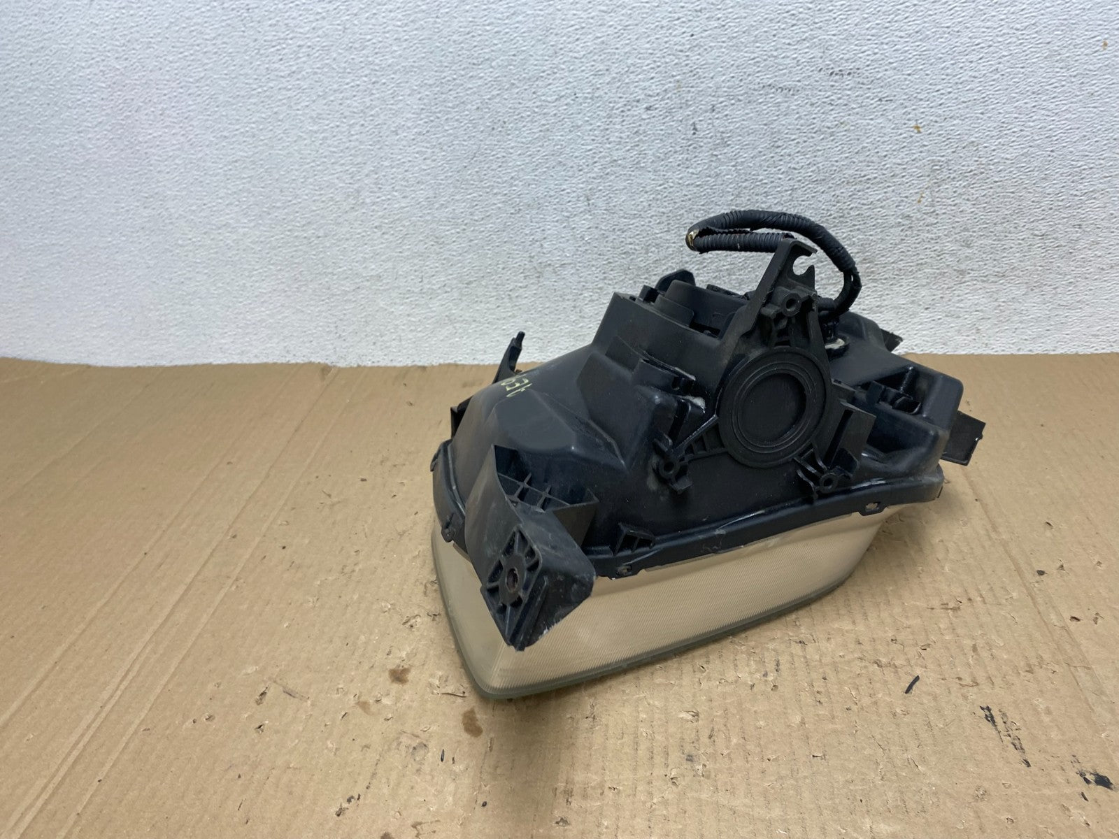 2003 to 2006 Honda Element Right Passenger Rh Side Headlight AE9038 DW7