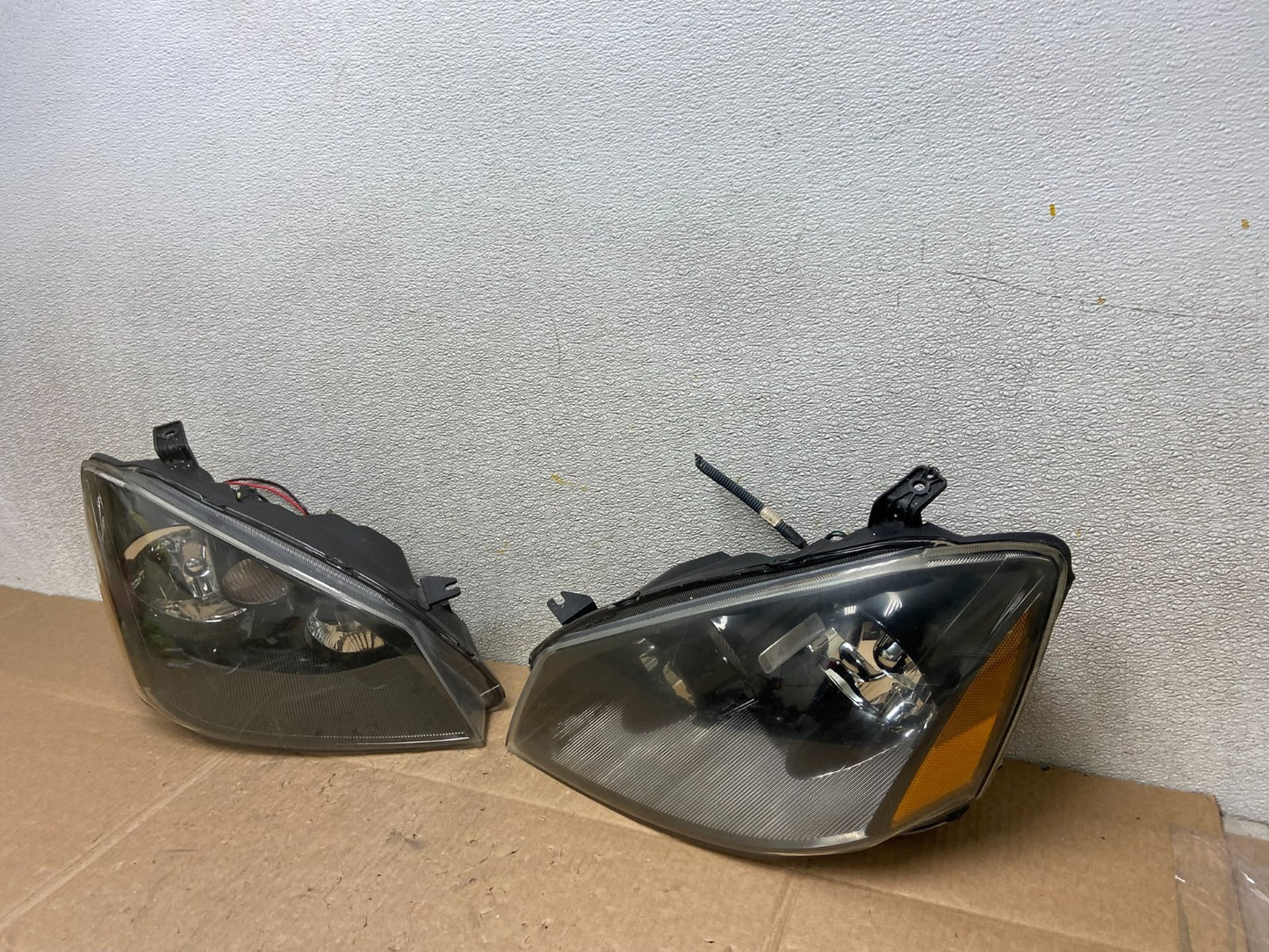 2002 to 2004 Nissan Altima Left+Right Side Set Halogen Headlights OEM Y8775 DW1