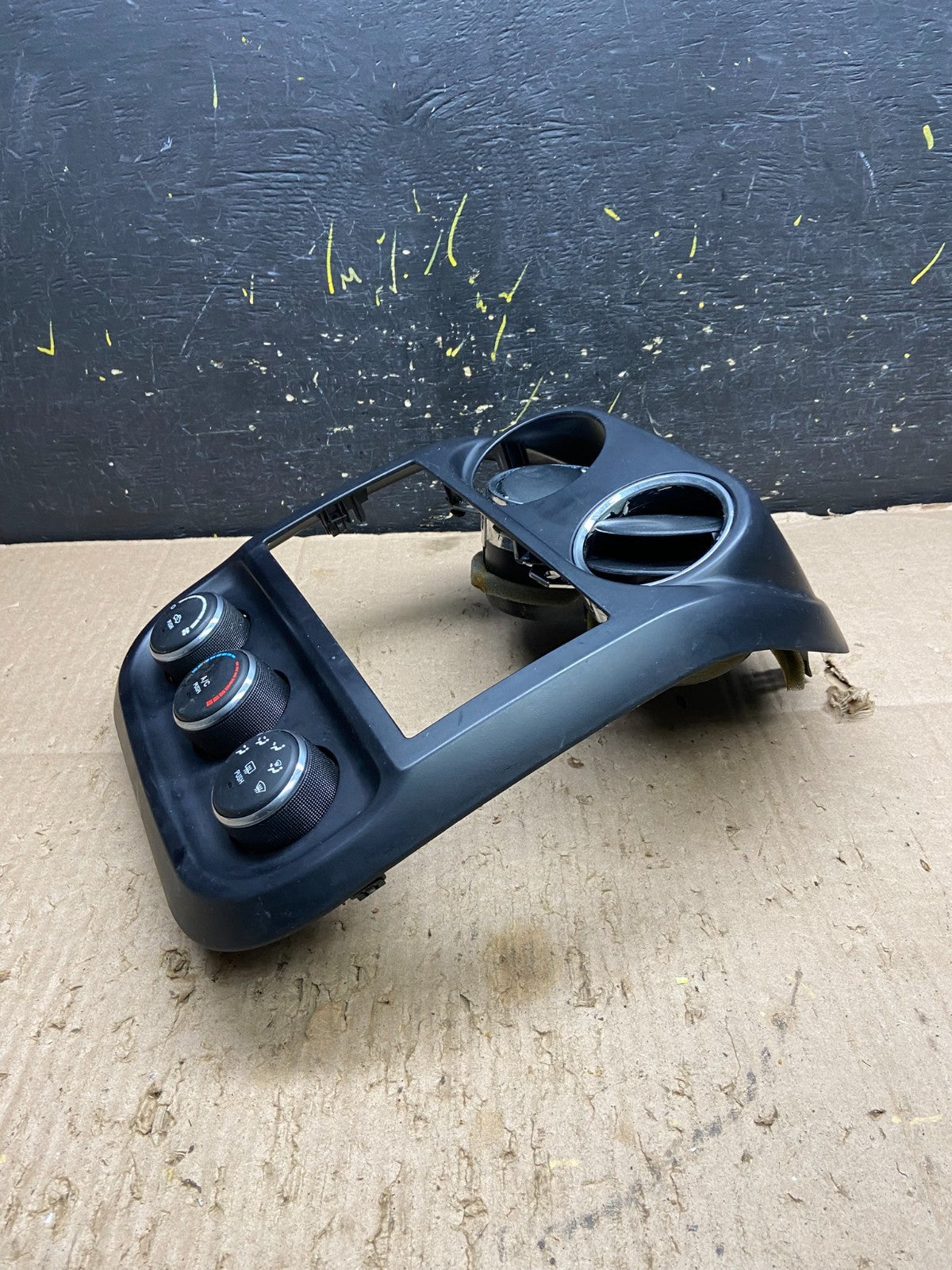 2011 to 2017 Jeep Compass Dash Climate Temperature Control Radio Bezel Y8077 DG3