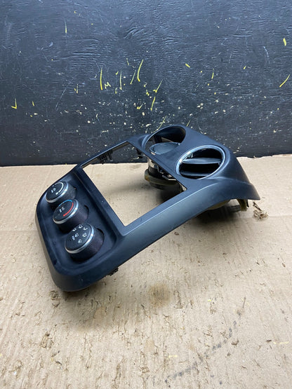 2011 to 2017 Jeep Compass Dash Climate Temperature Control Radio Bezel Y8077 DG3