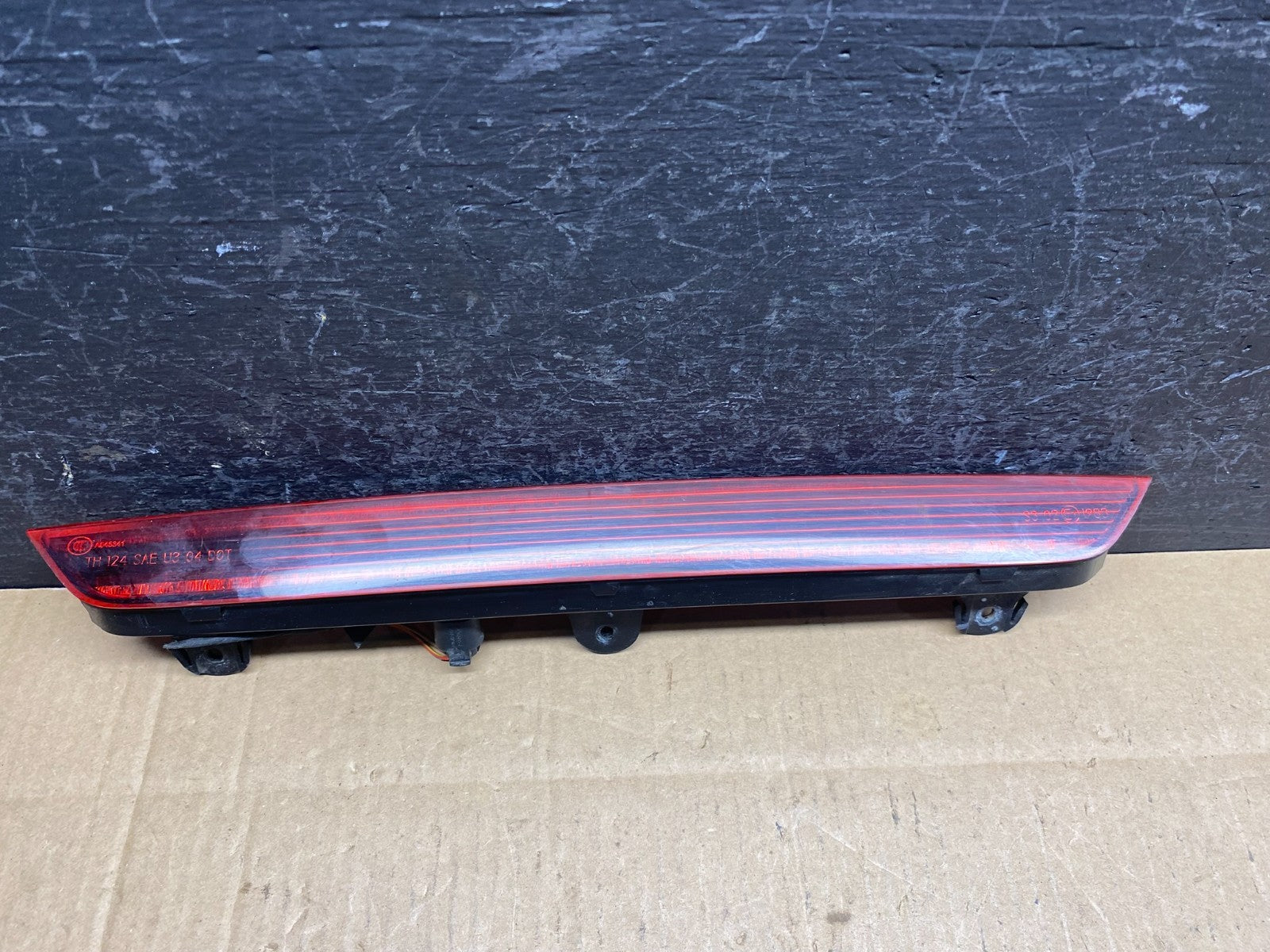2007 to 2015 AUDI Q7 Rear Spoiler 3RD Third Brake Light AD5101 DG0