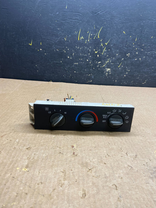 2001 - 2007 GMC Chevrolet Express 1500 Climate Control A/C z4194 DG0