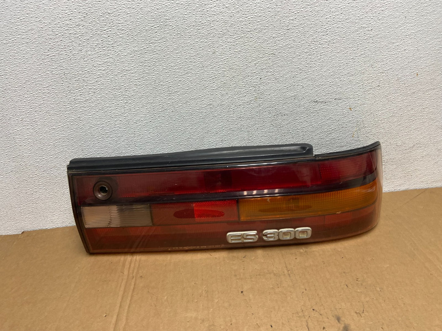 1995 1996 Lexus ES300 Right Passenger RH Side Tail Light ad2717 DG0