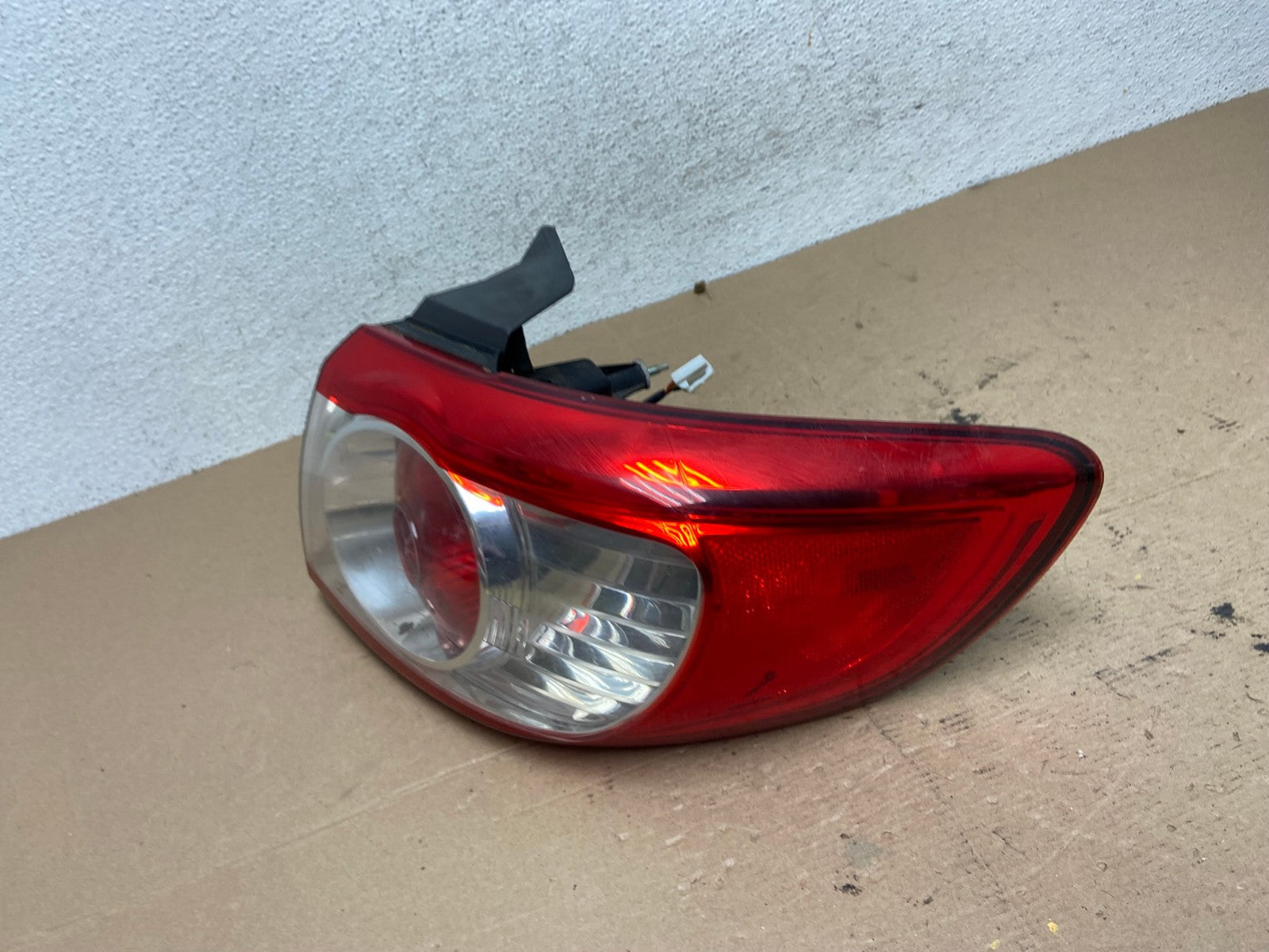 2010 to 2012 Hyundai Santa Fe Right Passenger RH Tail Light AF4764 LK1