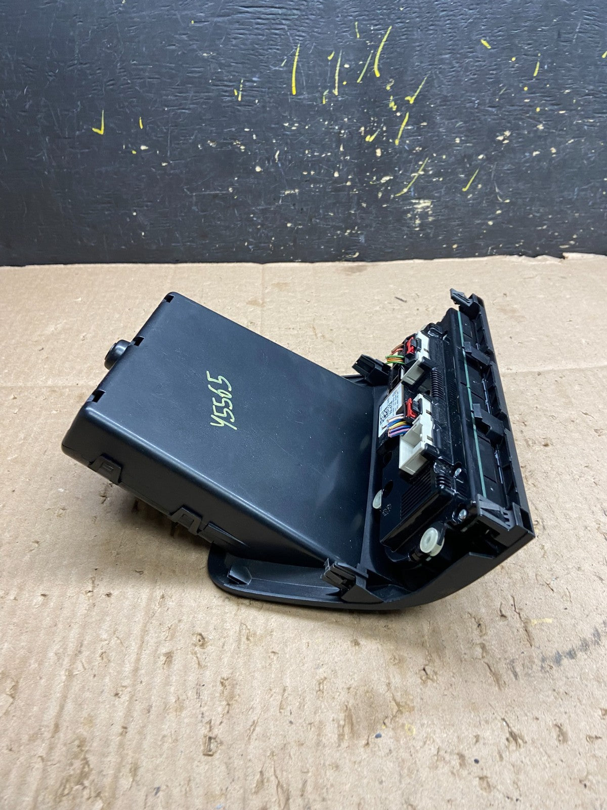 2016-2017 Volkswagen Tiguan Front Center Console Climate Control OEM Y5565 DG2