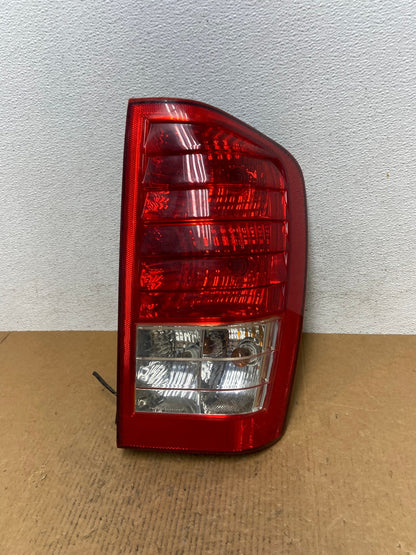 2007 2010 Hyundai Entourage Right Passenger RH Tail Light AE0343 LK0