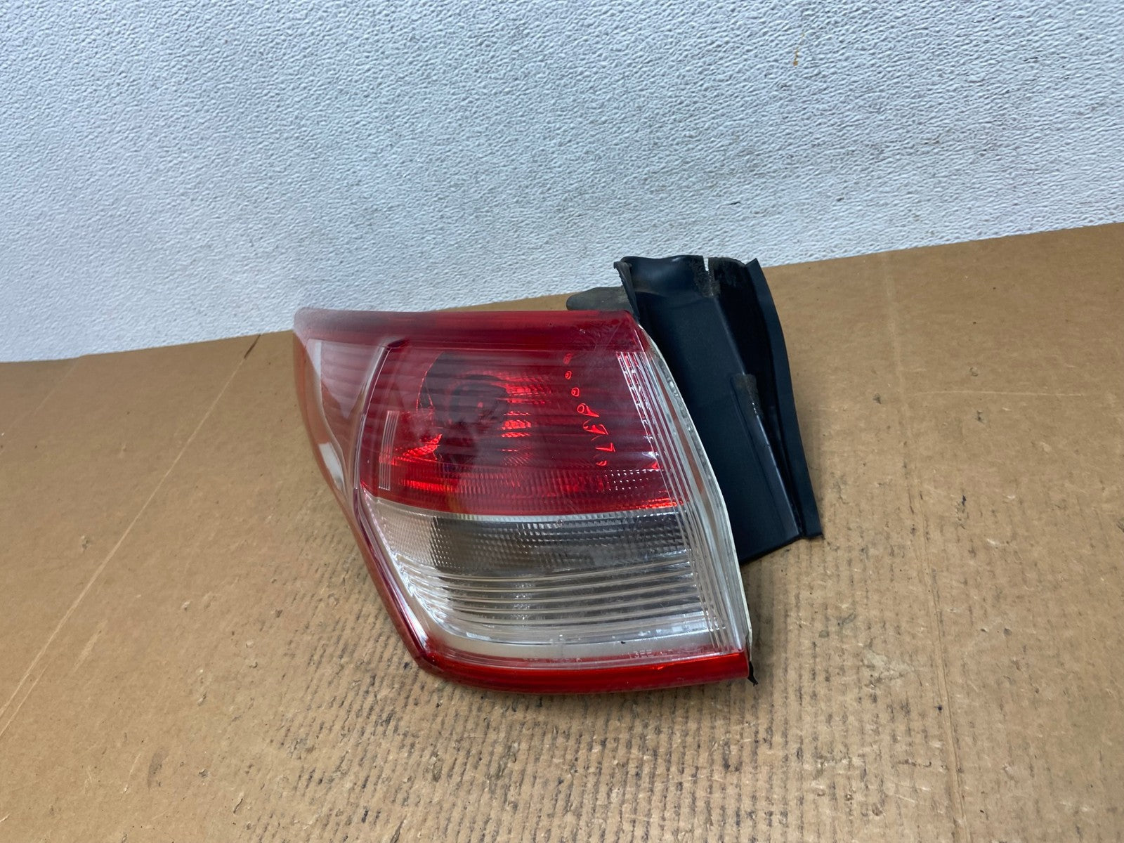2013 to 2016 Ford Escape Left Driver LH Side Tail Light AE1352 LK1
