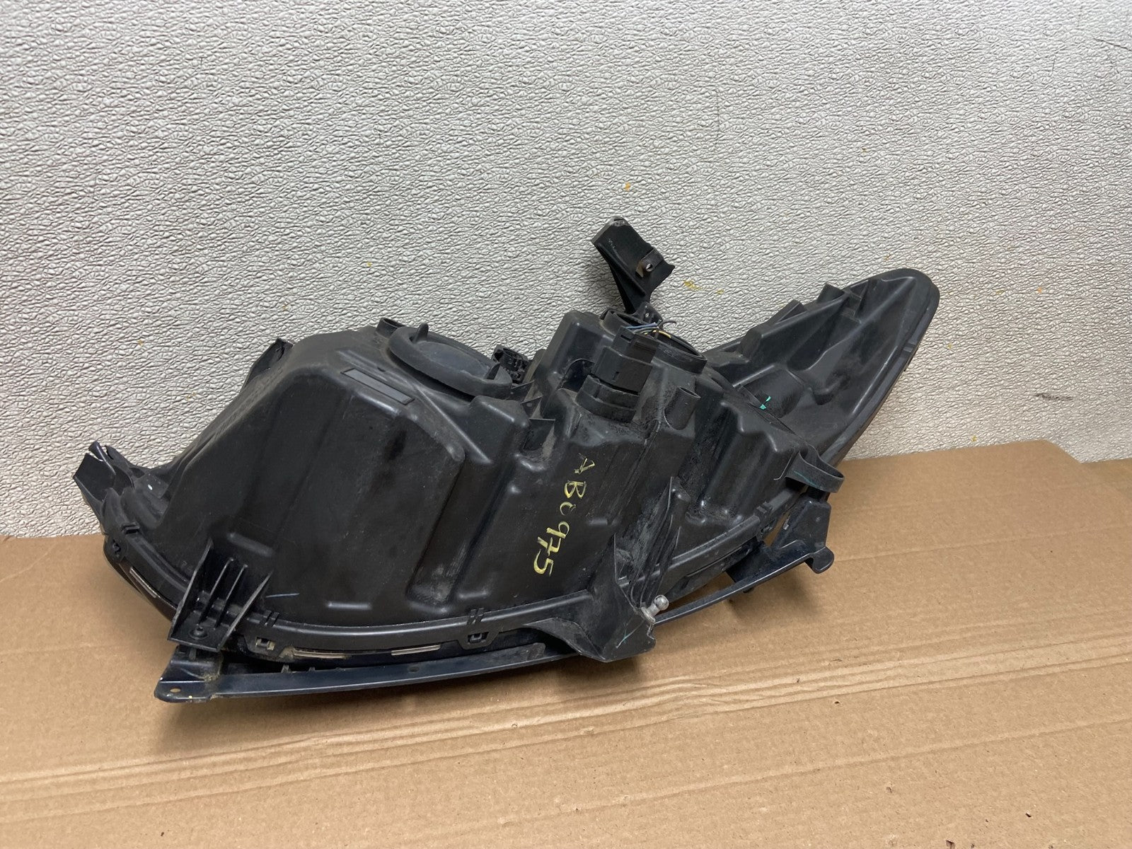 2013 to 2016 Ford Fusion Right Passenger Rh Side Headlight AB0975 DW8