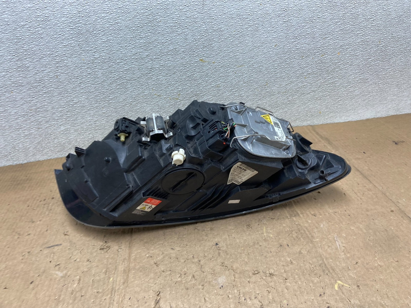 2008 to 2011 Volvo S40 Left Driver LH Side Xenon HID Headlight Oem AA7095 DG5