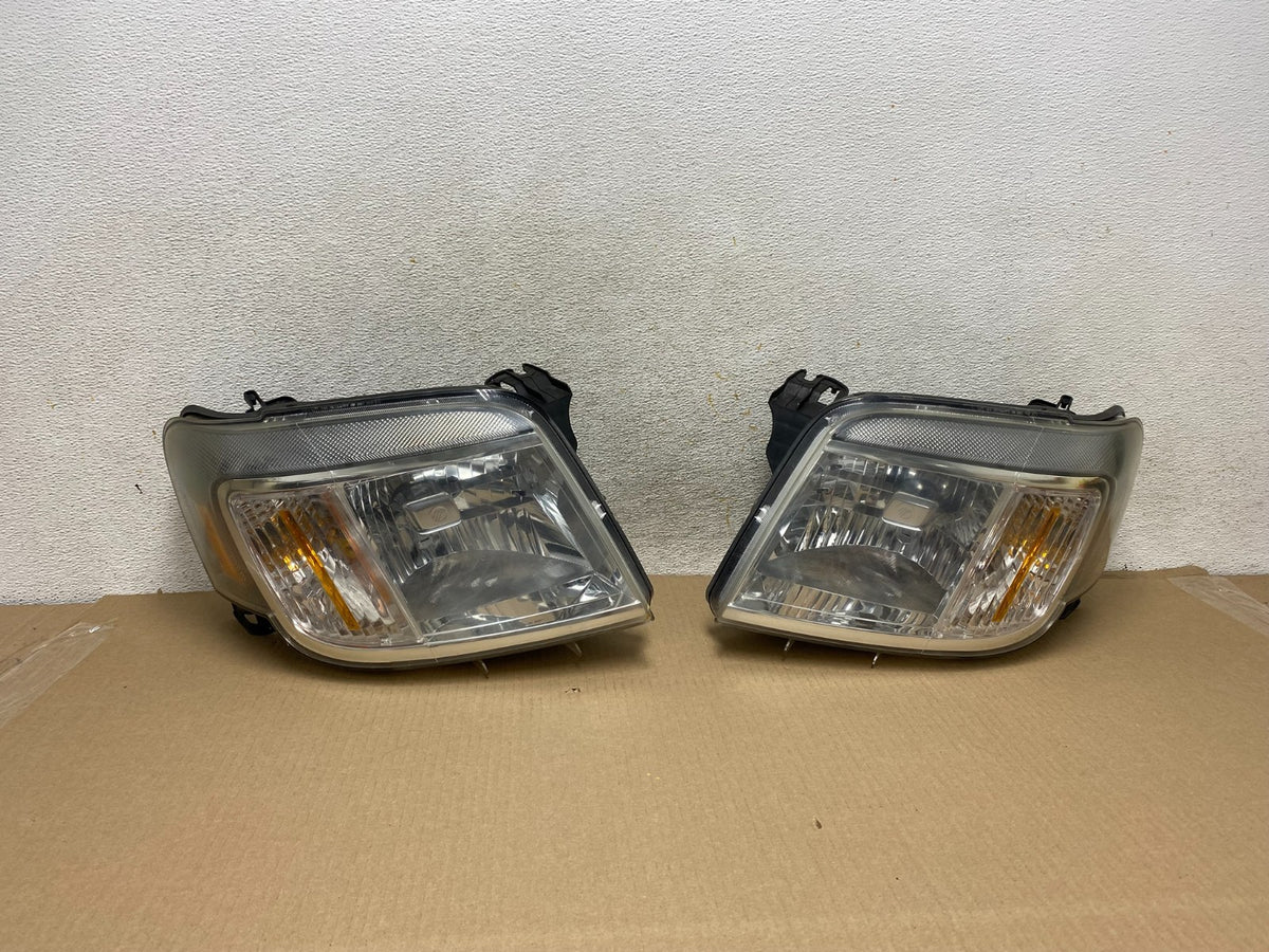 2008 to 2011 Mercury Mariner Left+Right Side Halogen Headlights AH4346 DW0