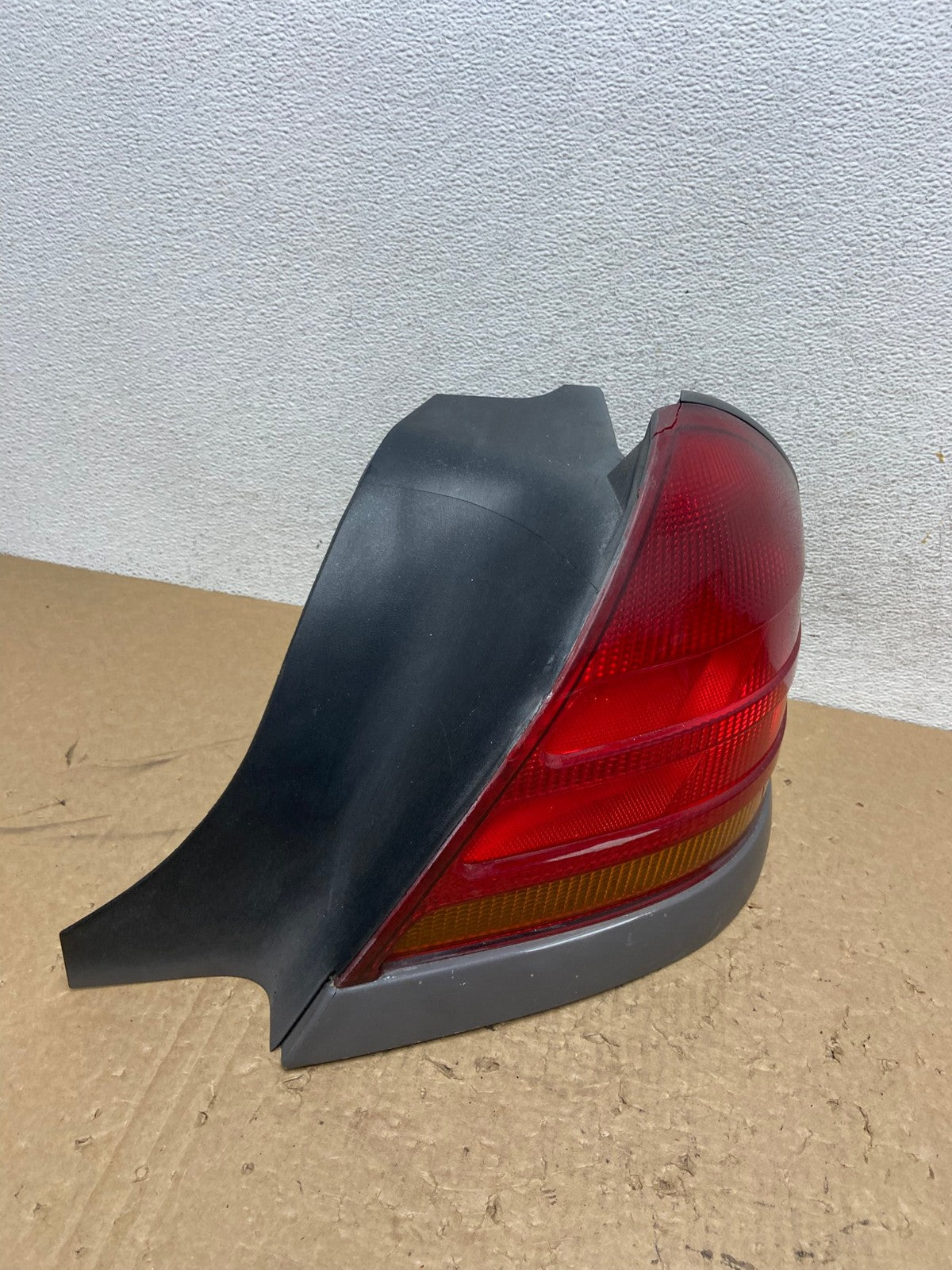 1998-2003 Ford Crown Victoria Right Passenger Rh Side Tail Light AG1276 LK2
