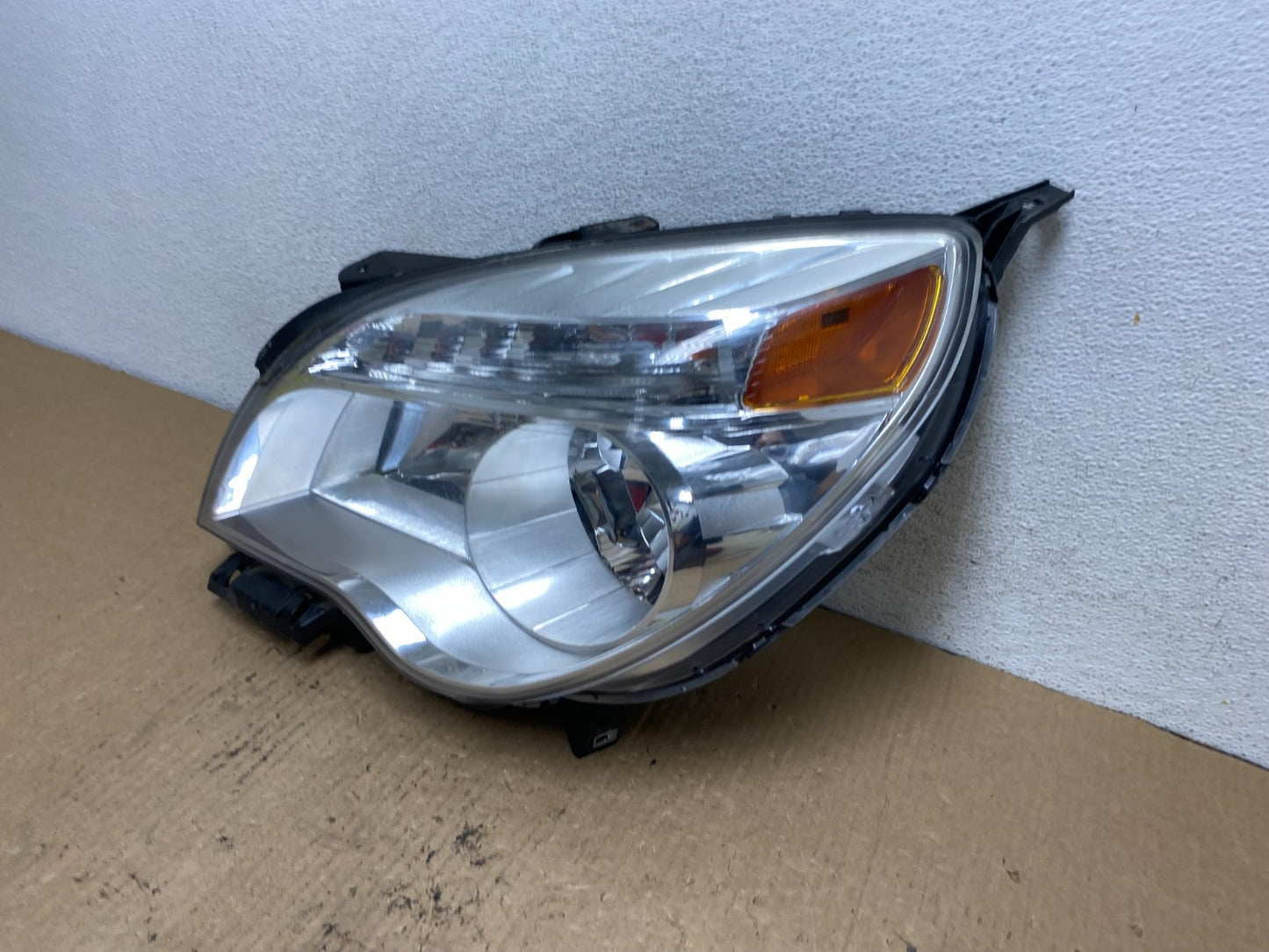 2010-2015 Chevrolet Equinox Halogen Headlight Left Driver LH Side AG2343 DW1