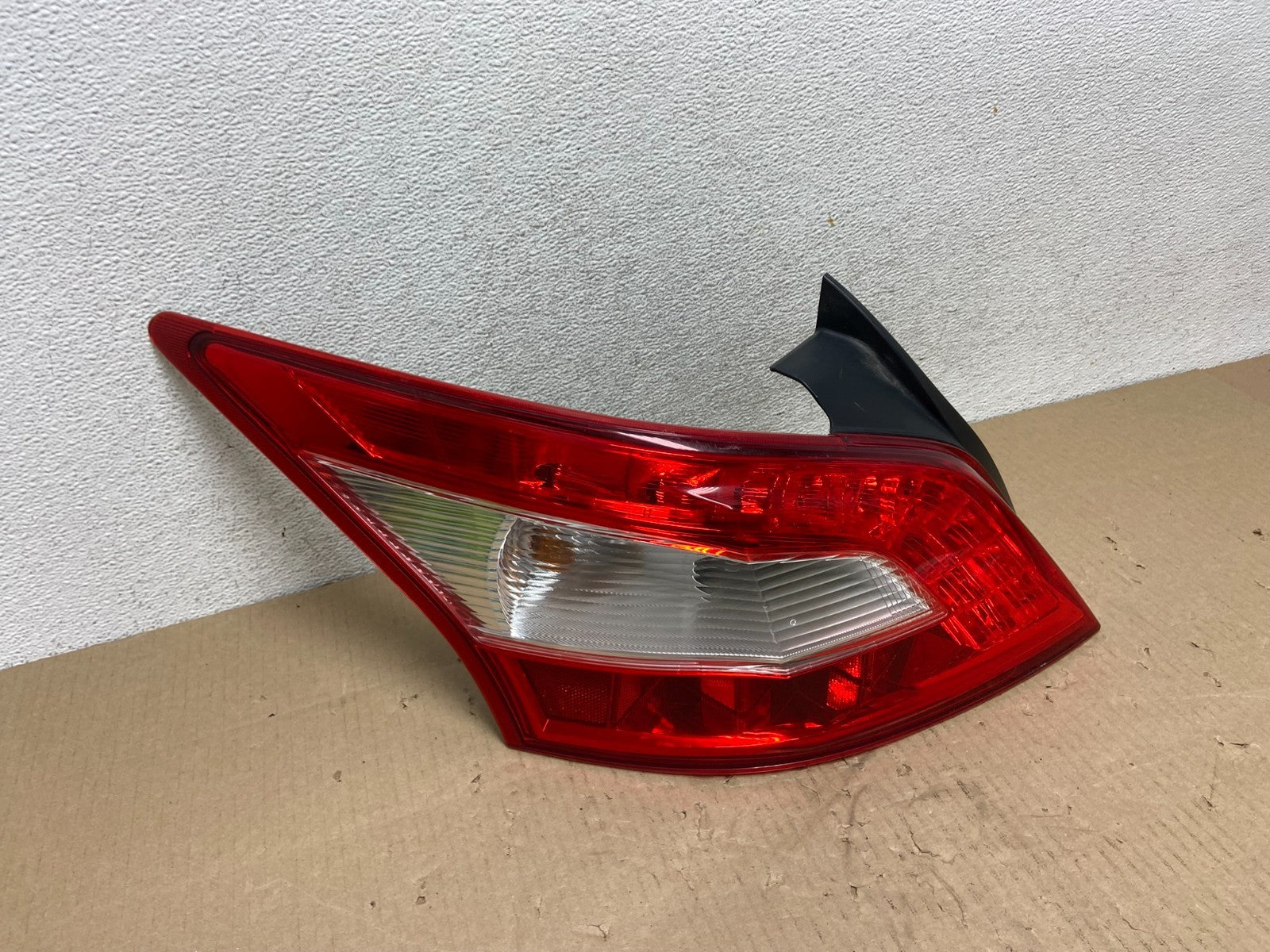 2009 2010 2011 Nissan Maxima Left Driver Lh Side Tail light AG5915 DW2