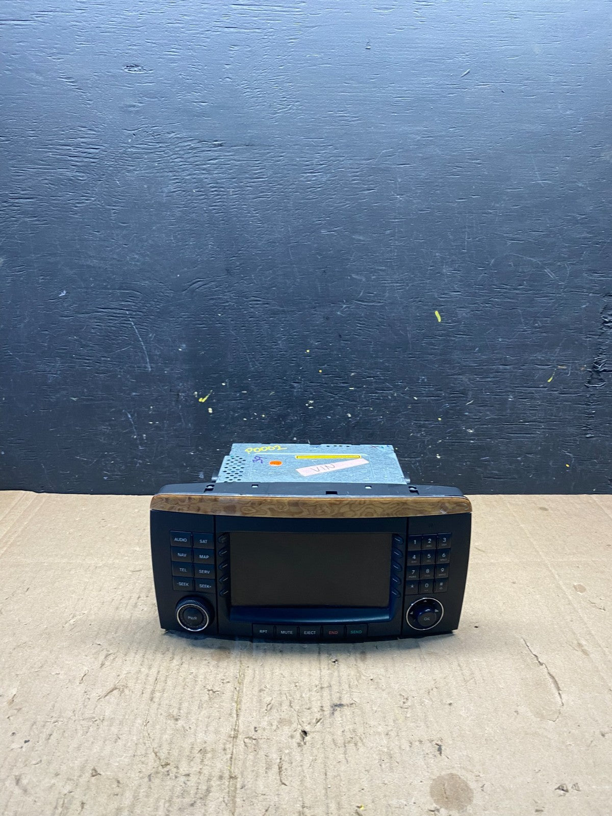 2006-2009 Mercedes W251 R350 Head Command Navigation Radio Player P0002 DG0