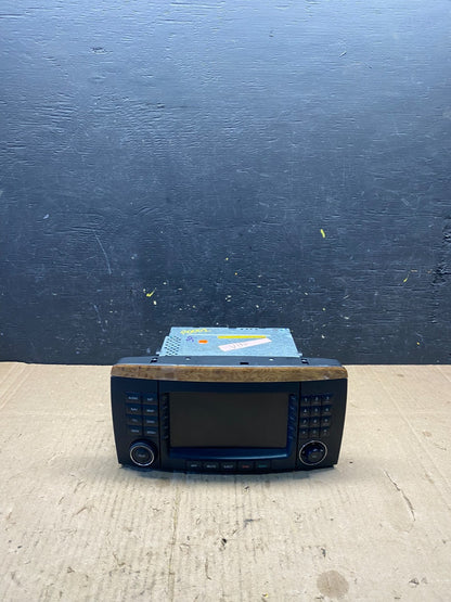 2006-2009 Mercedes W251 R350 Head Command Navigation Radio Player P0002 DG0
