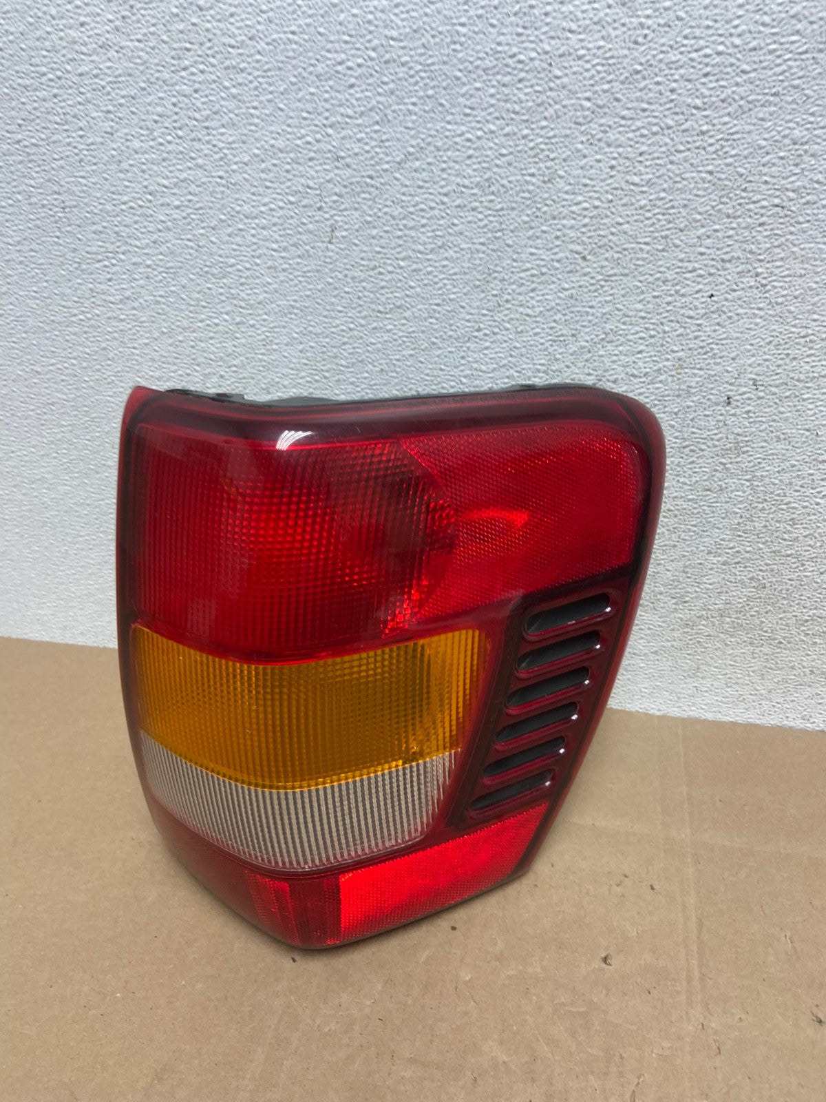 1999-2004 Jeep Grand Cherokee WJ Right Passenger Side Rh Tail Light AE4999 LK0