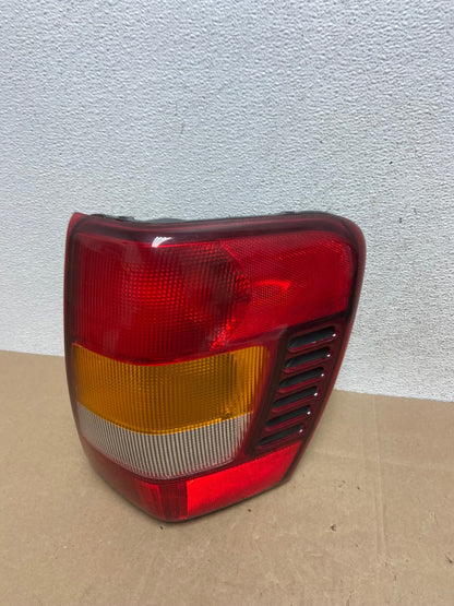 1999-2004 Jeep Grand Cherokee WJ Right Passenger Side Rh Tail Light AE4999 LK0