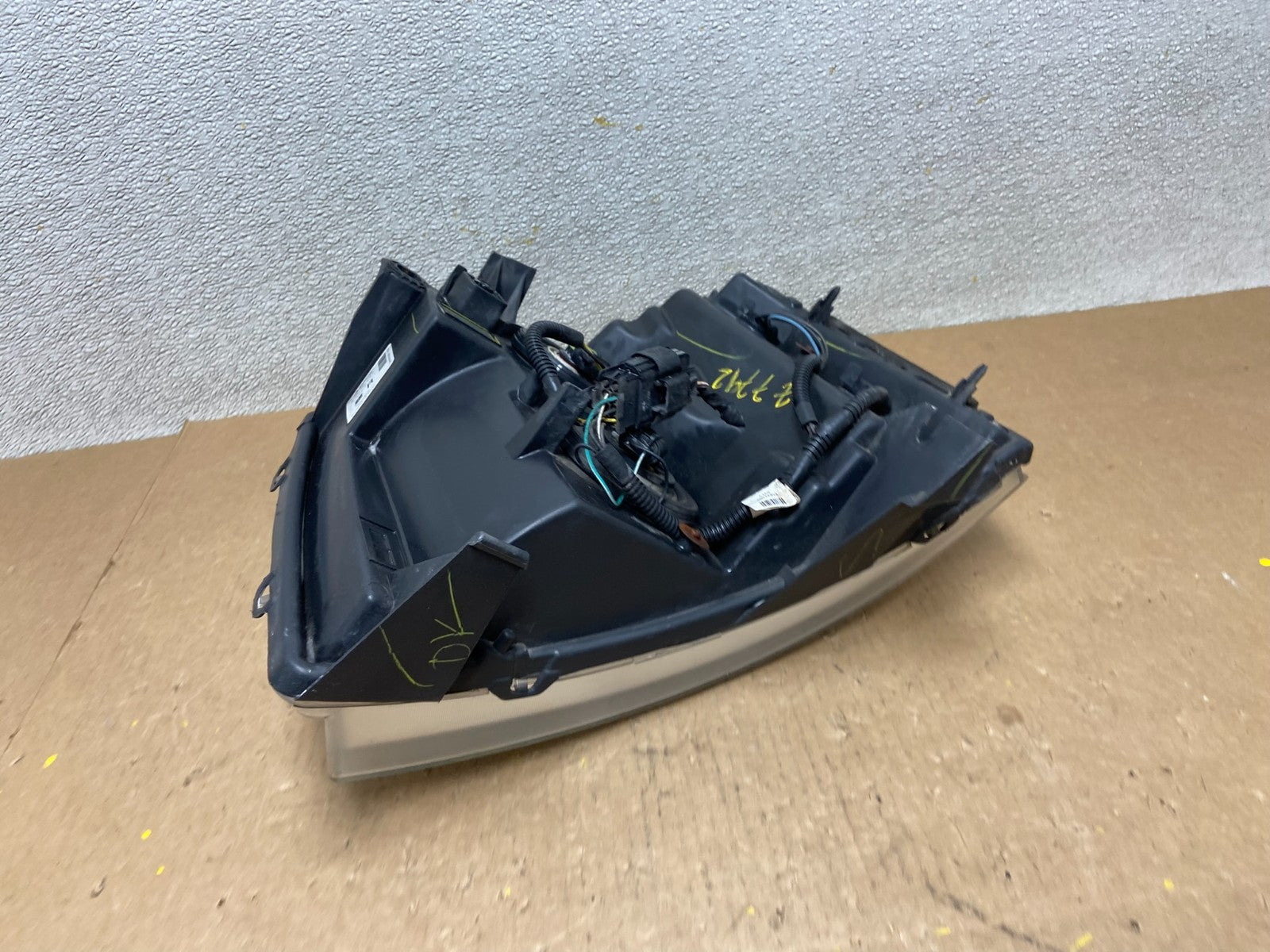 2007 to 2014 Chevrolet Silverado Right Passenger RH Side Headlight Oem Z7792 DW9