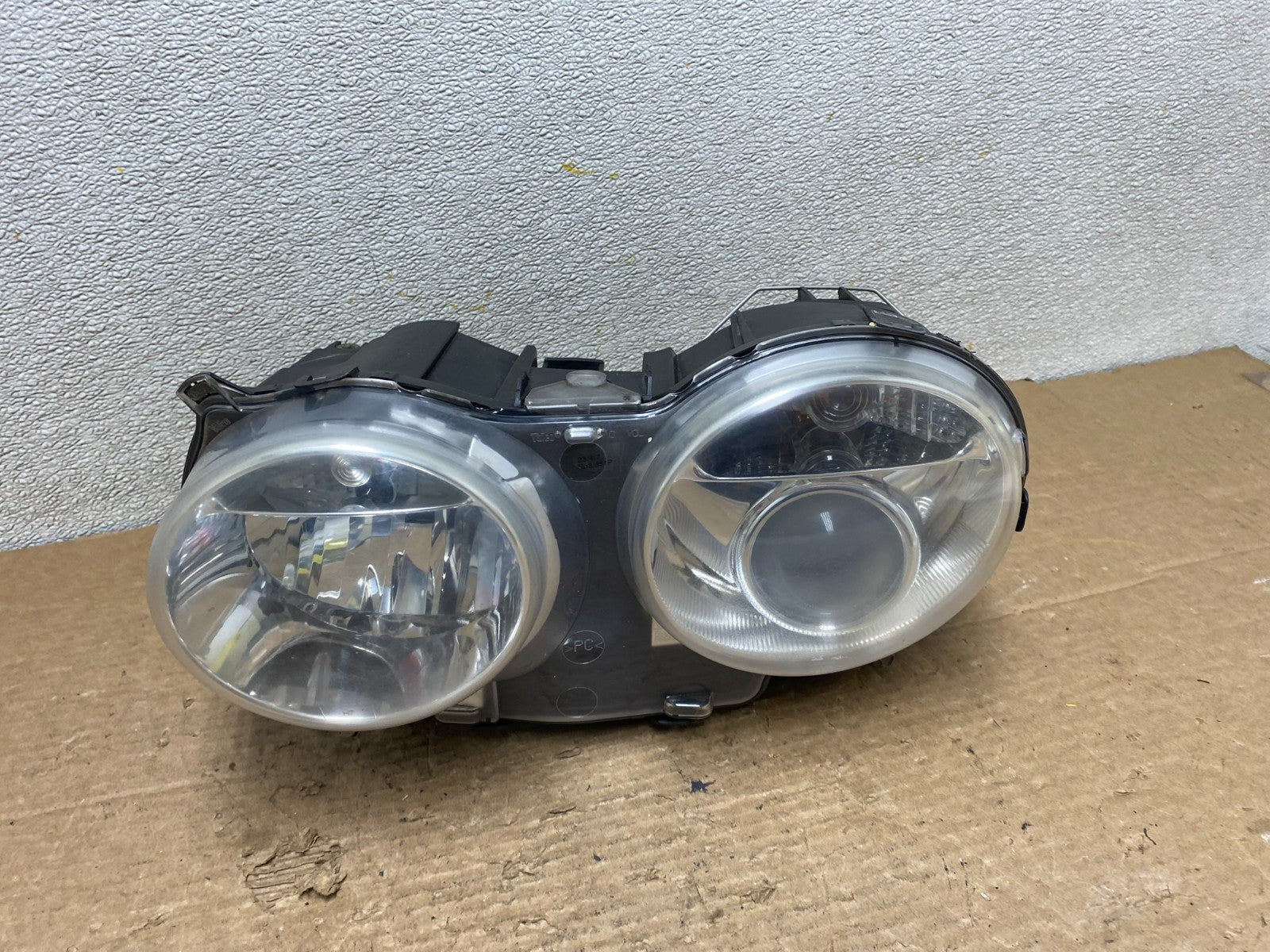 2004 to 2009 Jaguar XJ8 Left Driver LH Side Xenon HID Headlight OEM Z3102 DW0