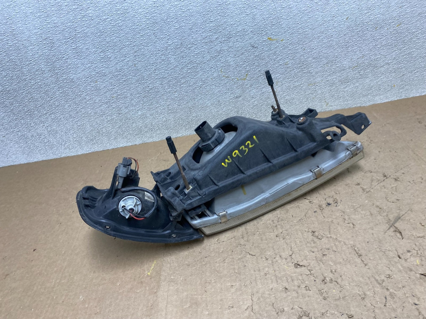 1997 to 1999 Nissan Maxima Left Driver Side Headlight Halogen OEM W9321 DW9